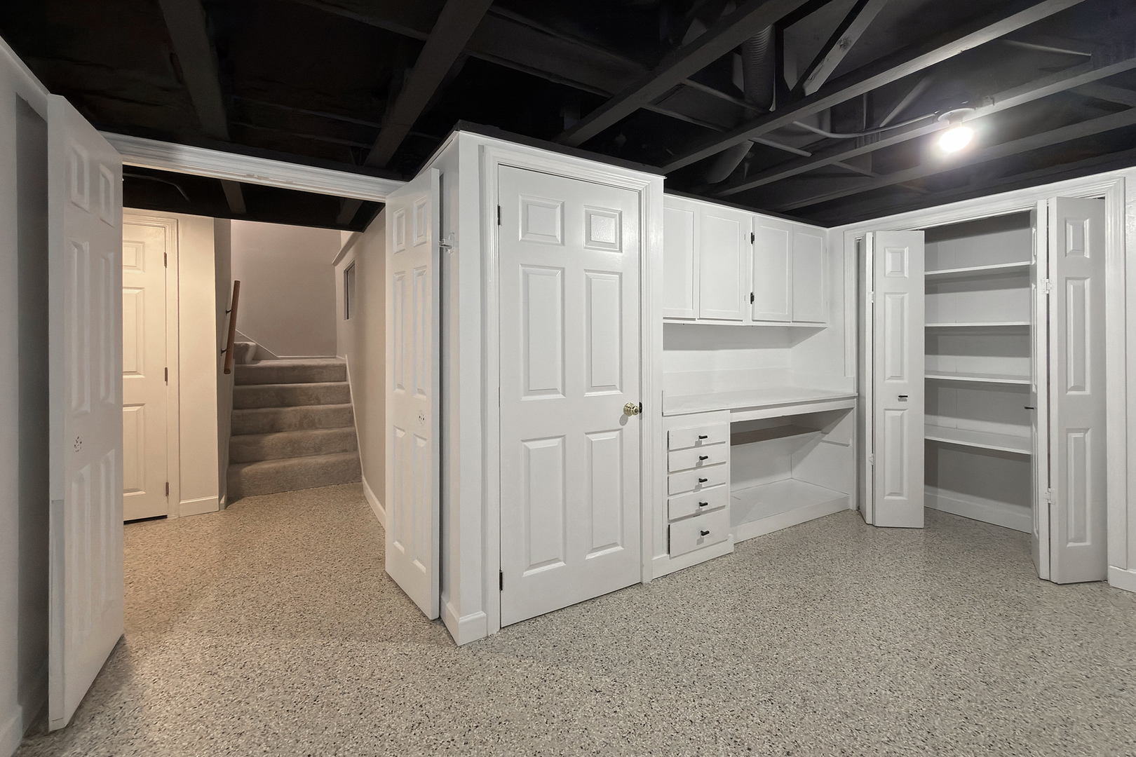 823 Banyan Drive, Elk Grove Village, IL 60007