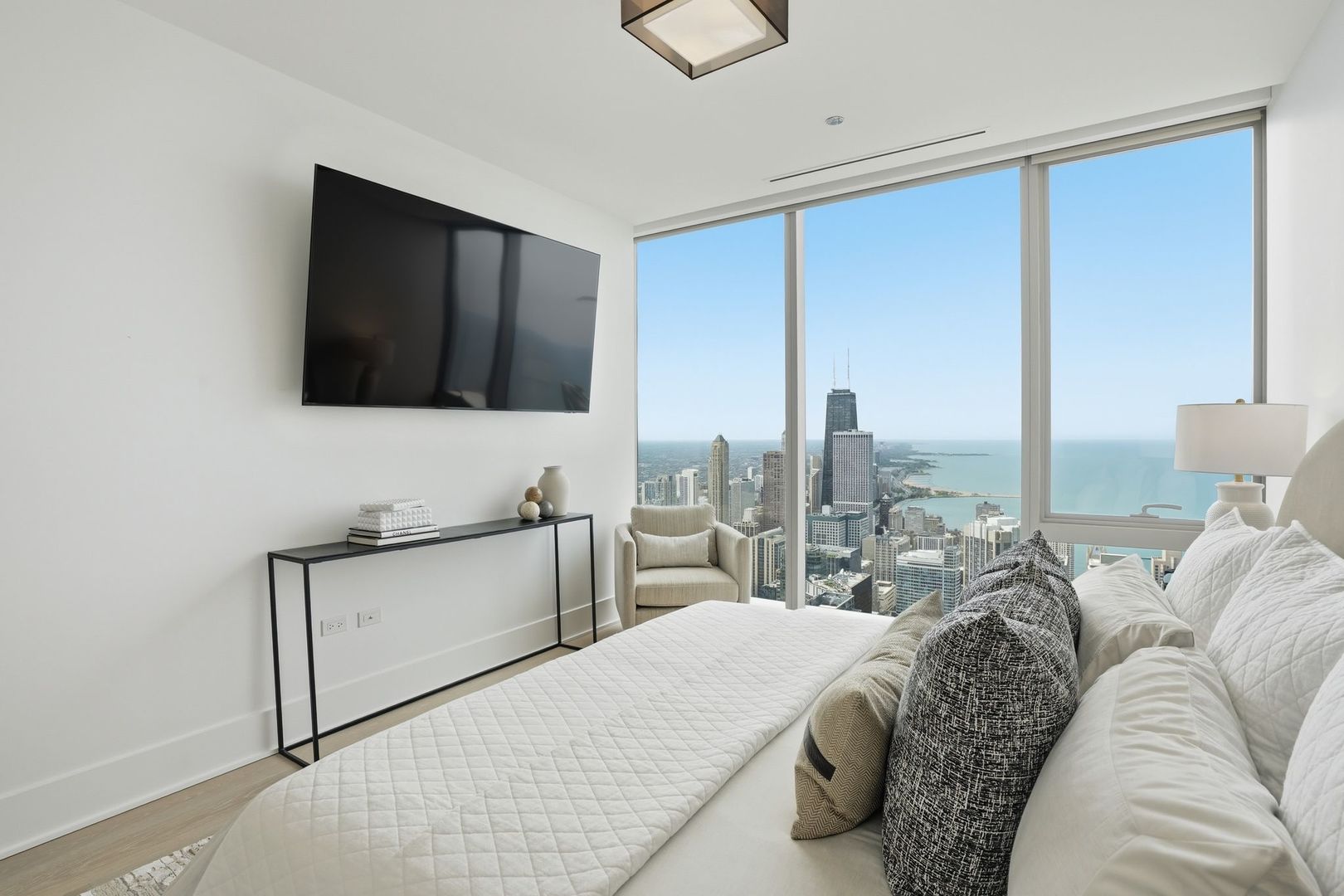 363 E Wacker Drive #6905, Chicago, IL 60601
