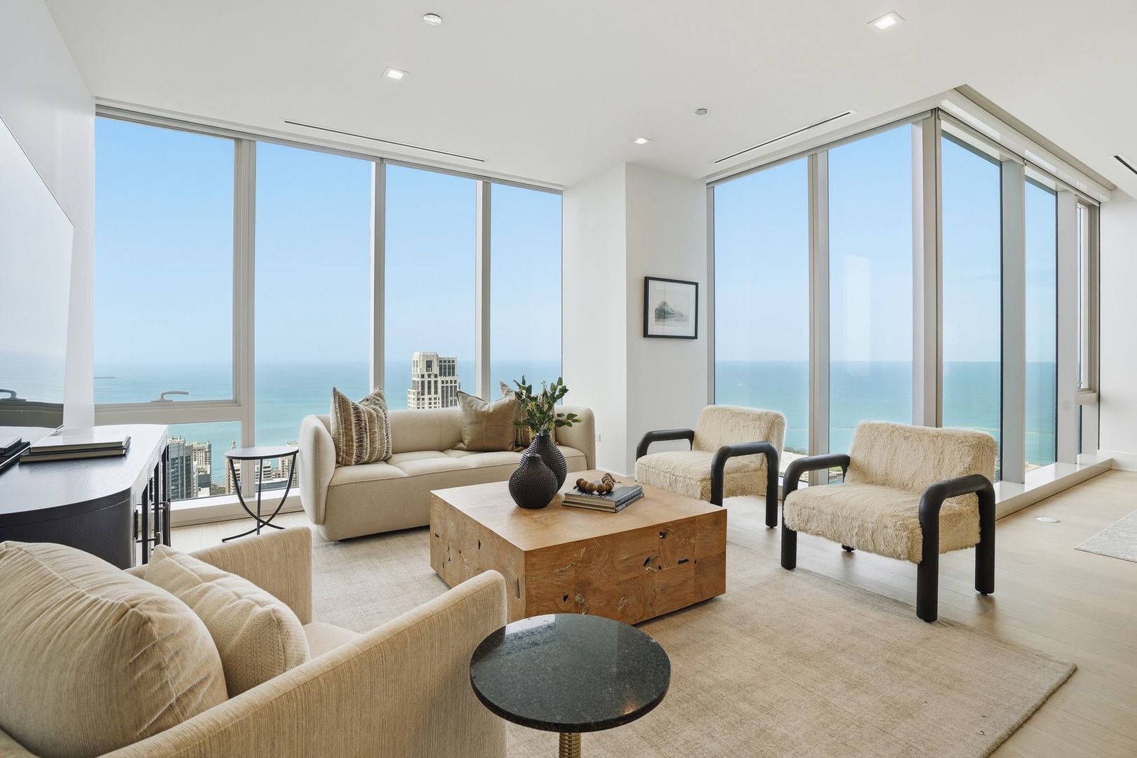 363 E Wacker Drive #6905, Chicago, IL 60601