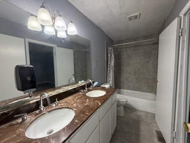 157 Plainview Drive, Bolingbrook, IL 60440