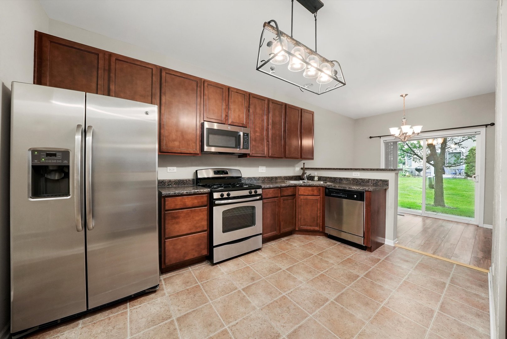 485 S Jade Lane, Round Lake, IL 60073