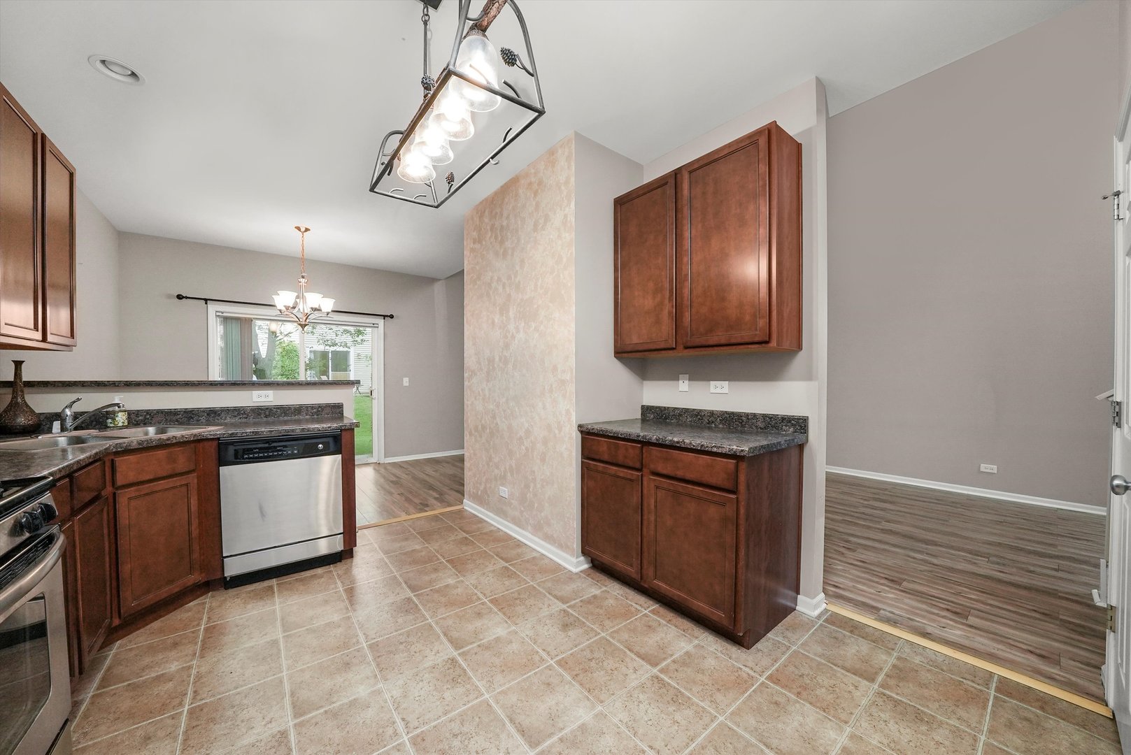 485 S Jade Lane, Round Lake, IL 60073