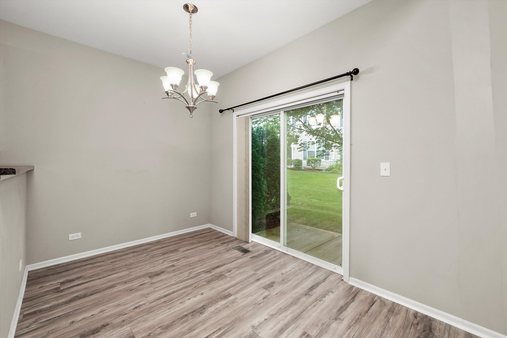 485 S Jade Lane, Round Lake, IL 60073