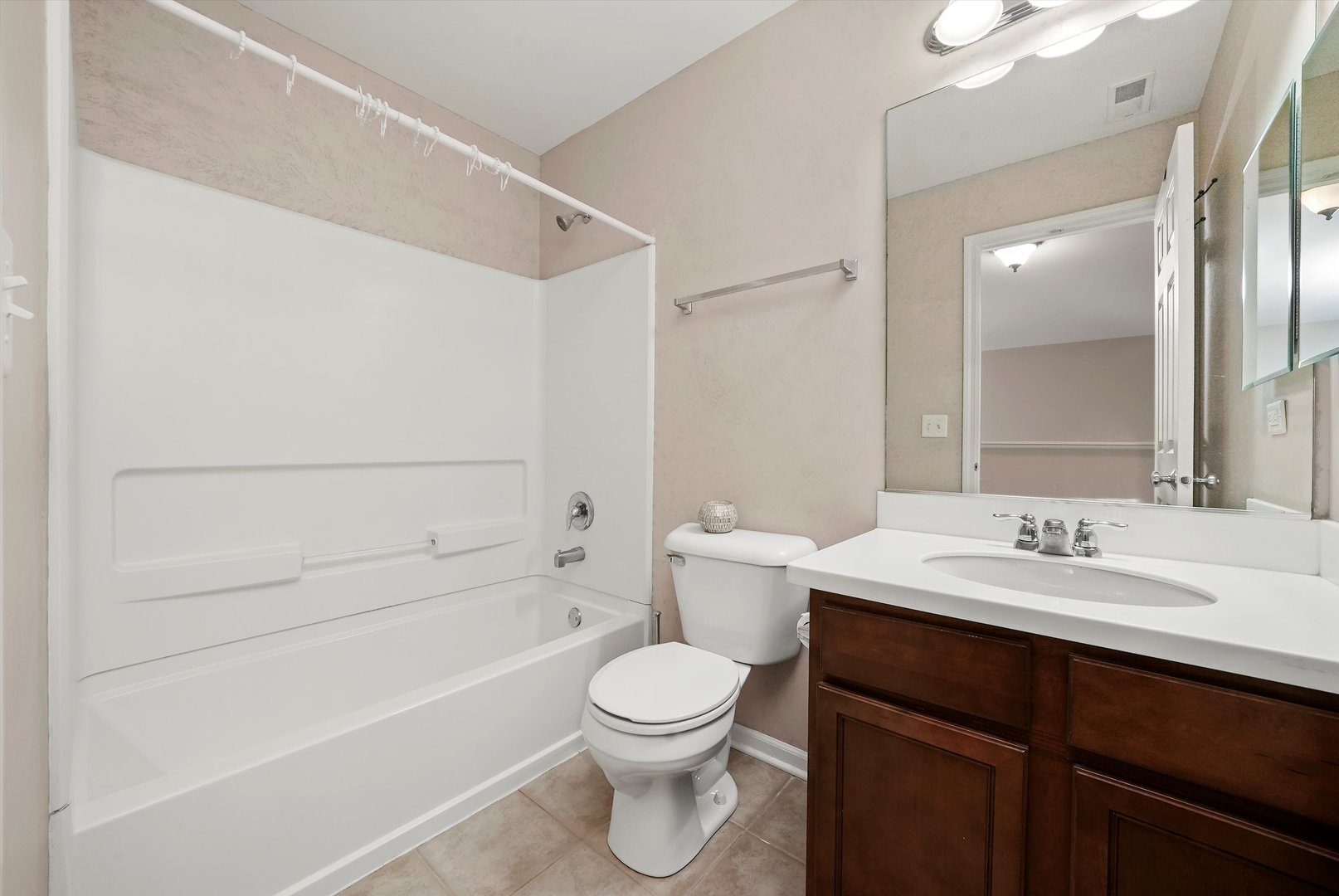 485 S Jade Lane, Round Lake, IL 60073