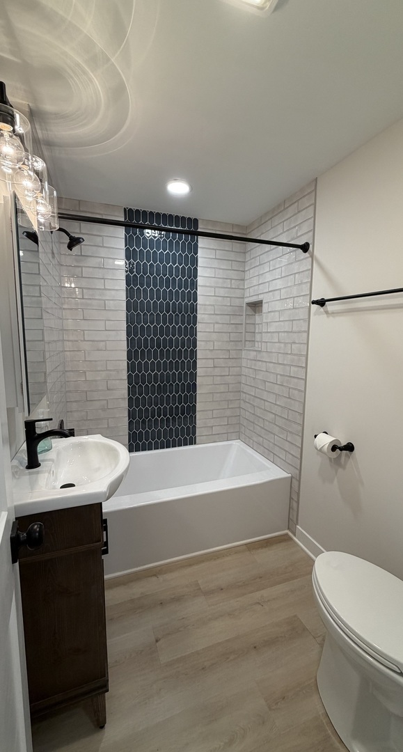 1008 S Lincoln Avenue, Aurora, IL 60505