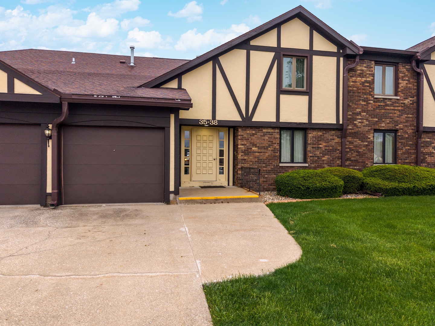 37 Crystal Court #A-1, Pontiac, IL 61764
