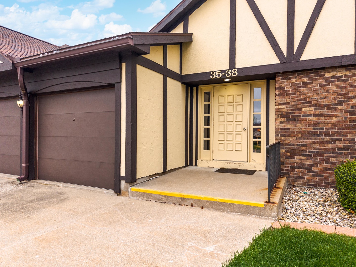 37 Crystal Court #A-1, Pontiac, IL 61764