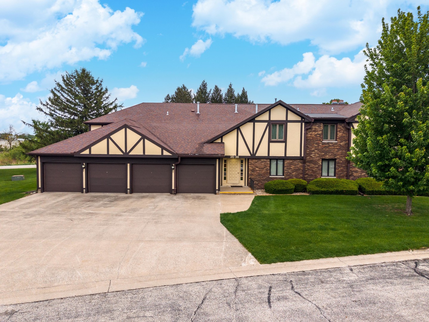 37 Crystal Court #A-1, Pontiac, IL 61764
