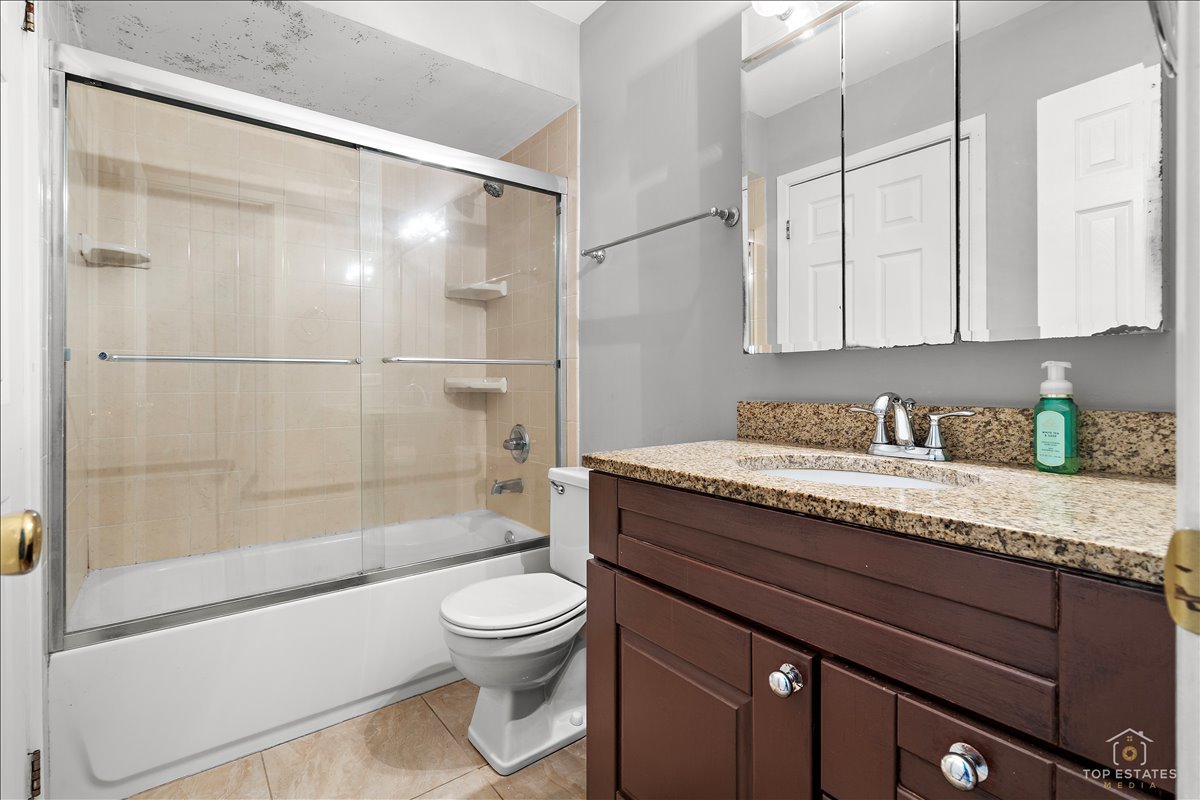 1228 INVERRARY Lane #21D, Palatine, IL 60074