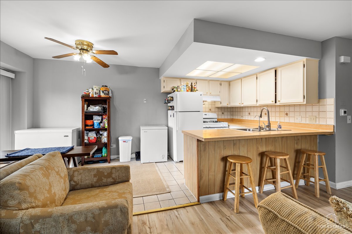 1228 INVERRARY Lane #21D, Palatine, IL 60074