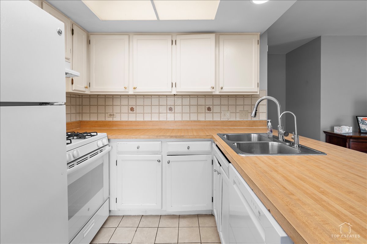 1228 INVERRARY Lane #21D, Palatine, IL 60074