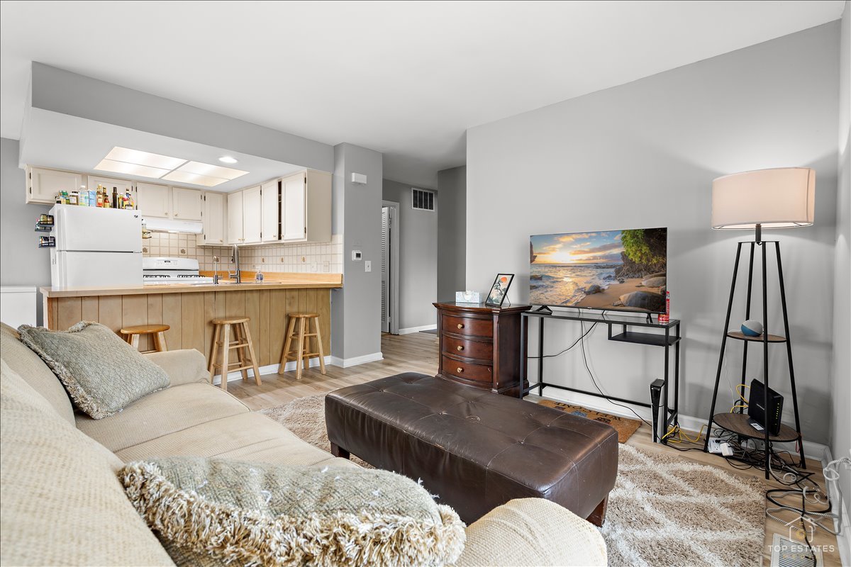 1228 INVERRARY Lane #21D, Palatine, IL 60074