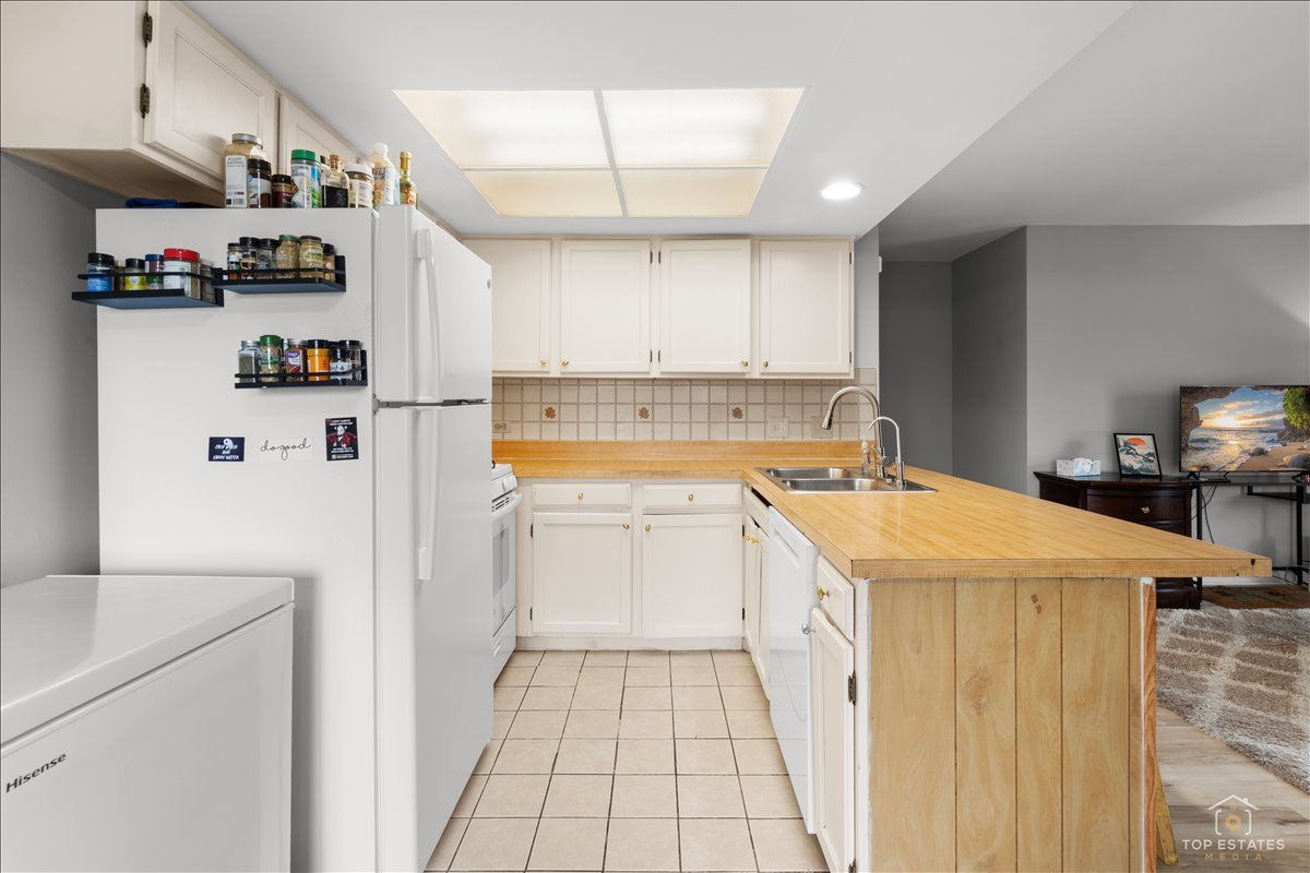 1228 INVERRARY Lane #21D, Palatine, IL 60074