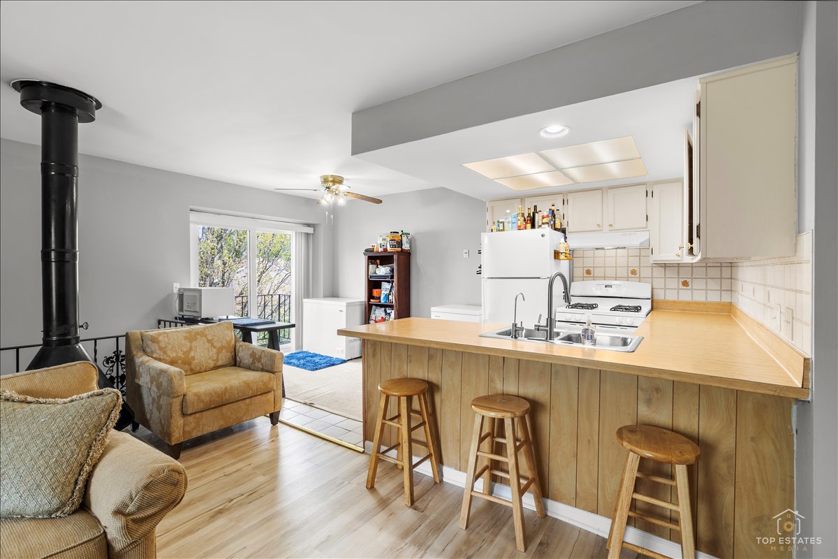 1228 INVERRARY Lane #21D, Palatine, IL 60074