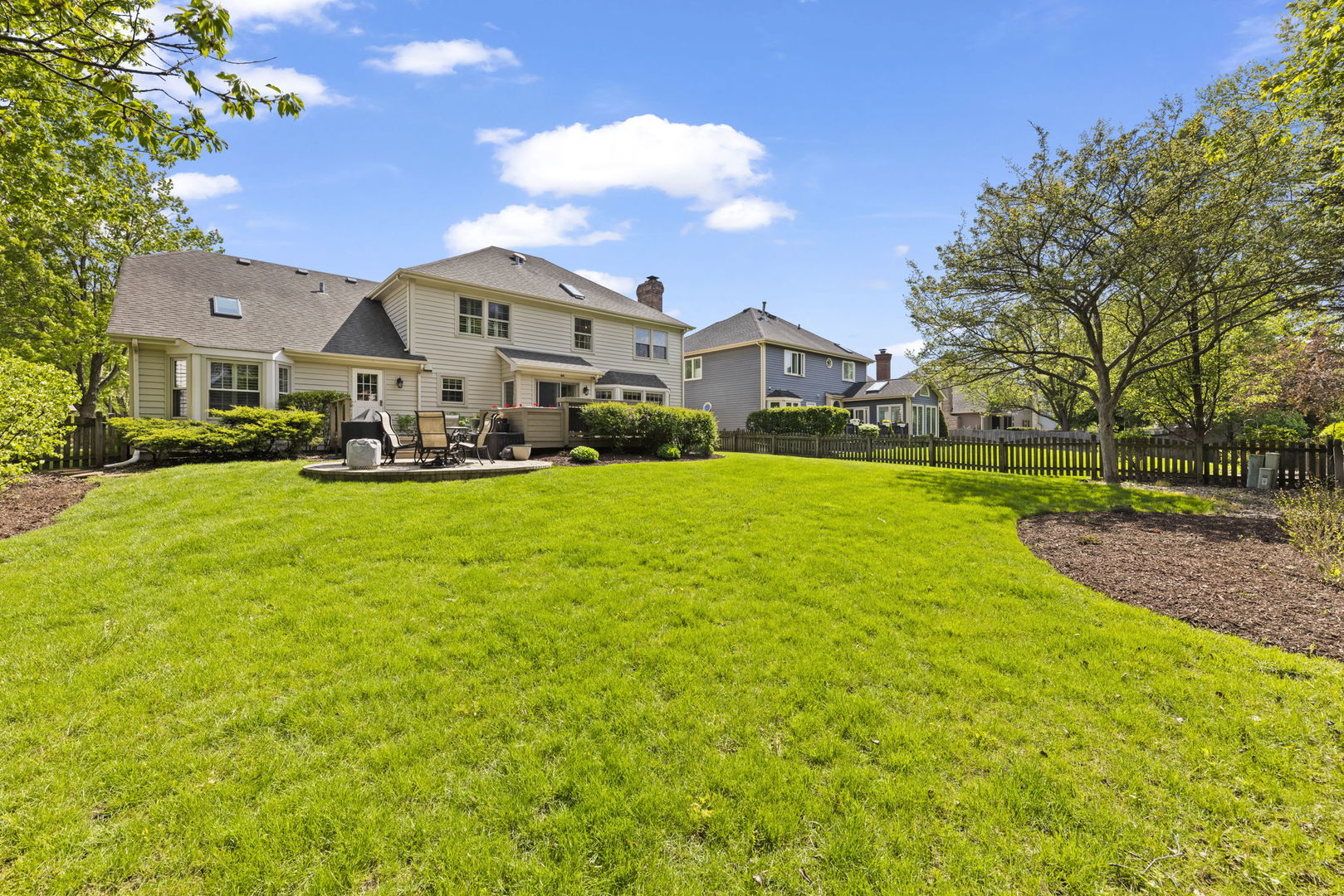 2689 Fox River Lane, Naperville, IL 60565