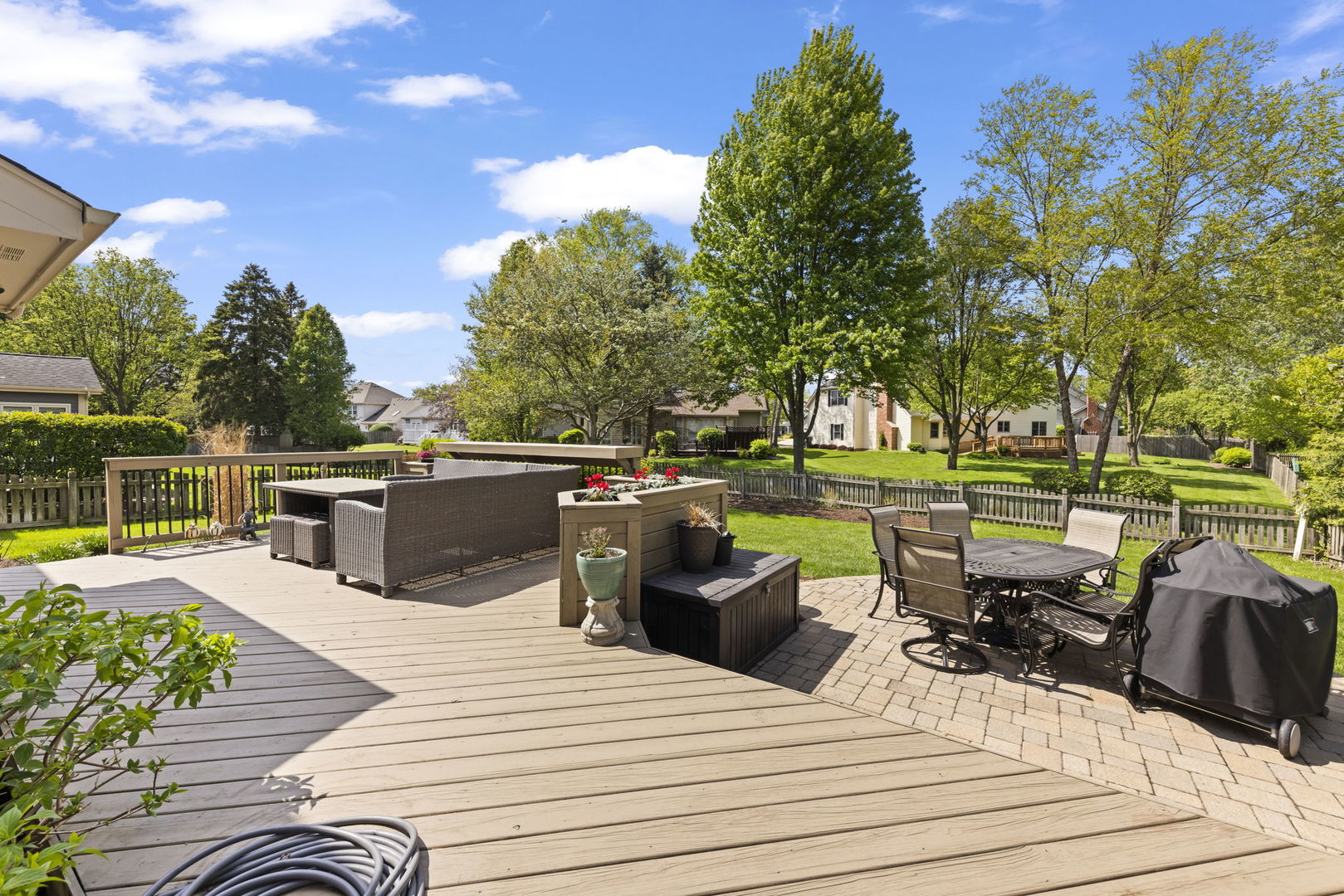 2689 Fox River Lane, Naperville, IL 60565