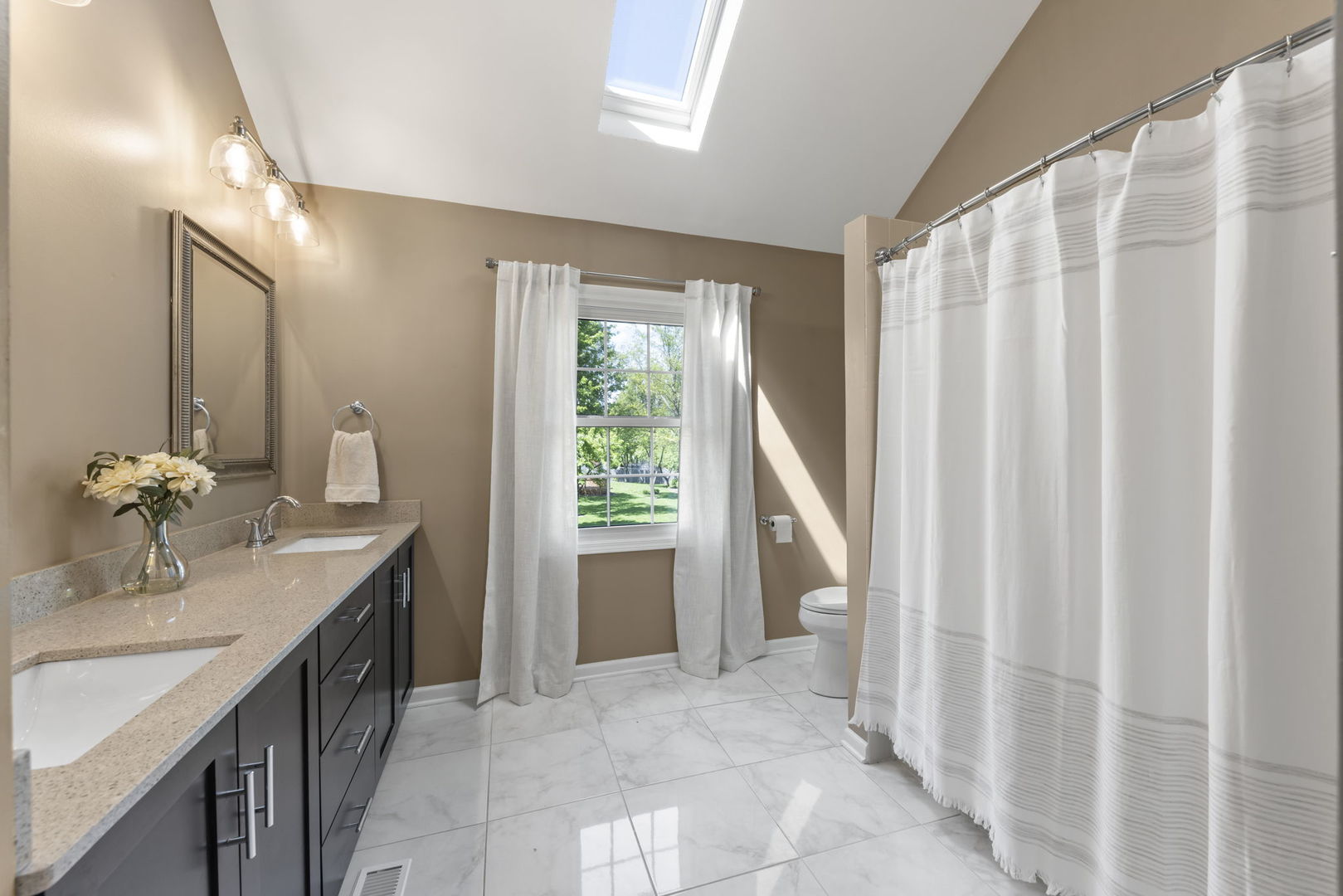 2689 Fox River Lane, Naperville, IL 60565