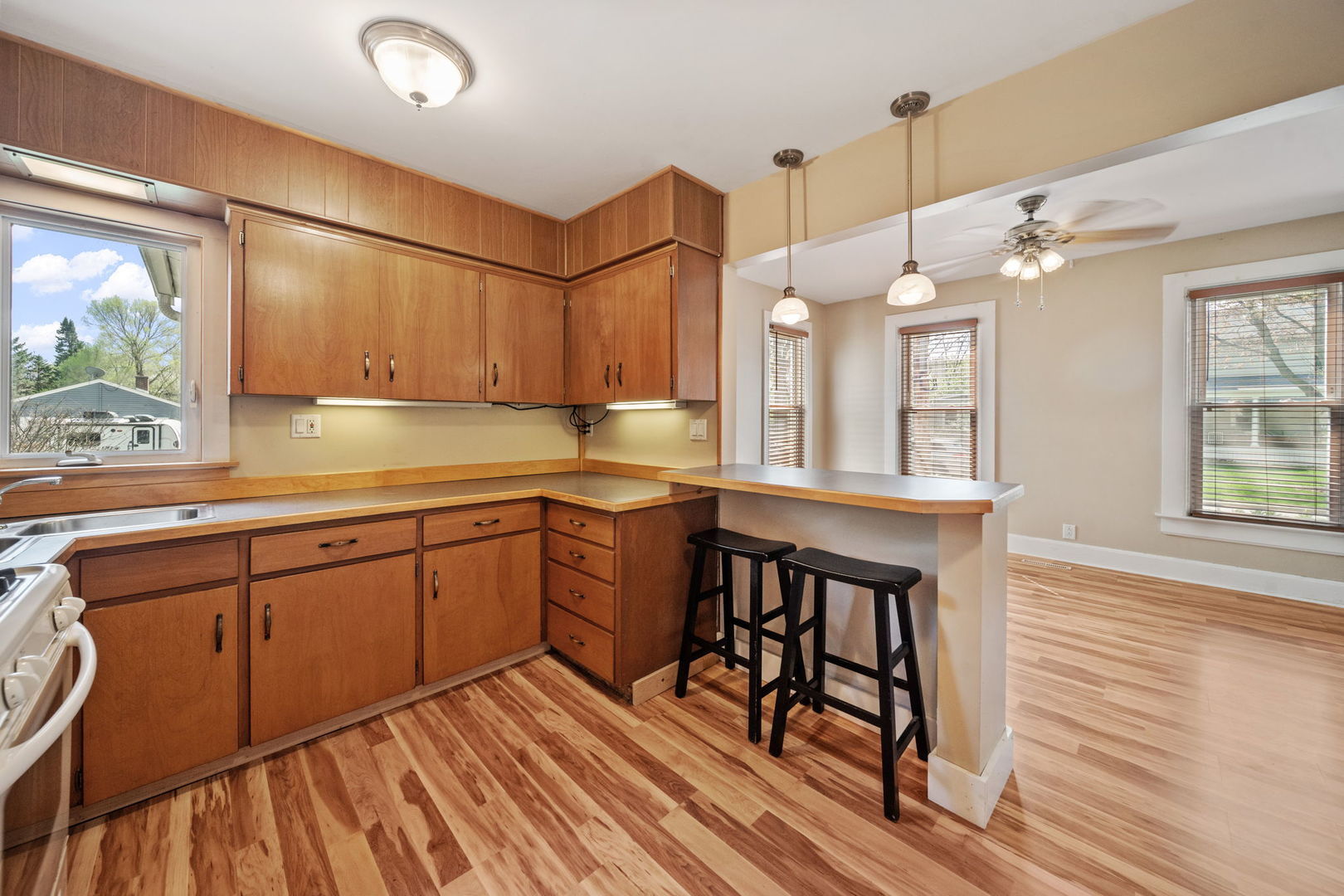 350-352 Harrison Street, West Chicago, IL 60185