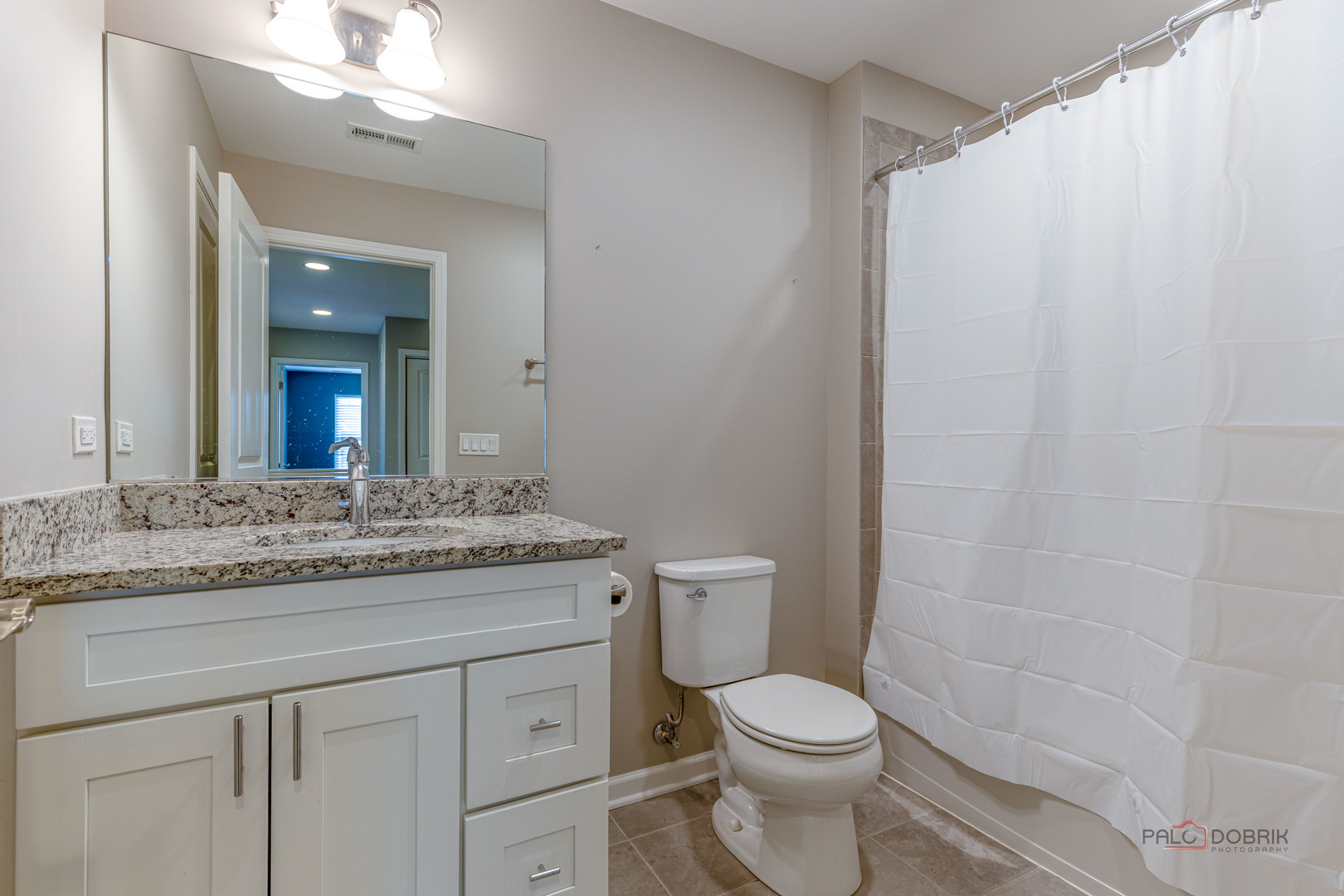 2390 N Newberry Lane, Palatine, IL 60074