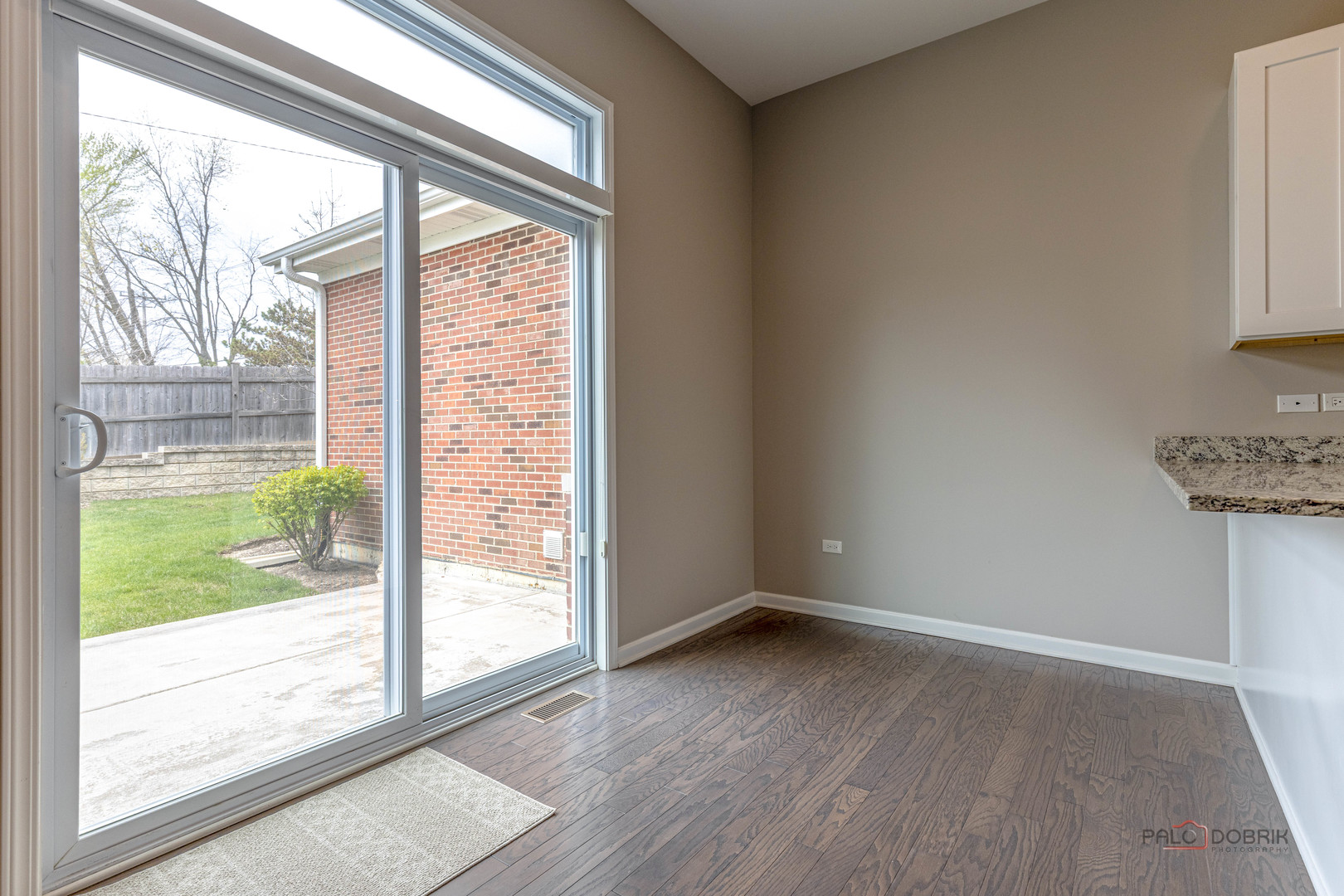 2390 N Newberry Lane, Palatine, IL 60074