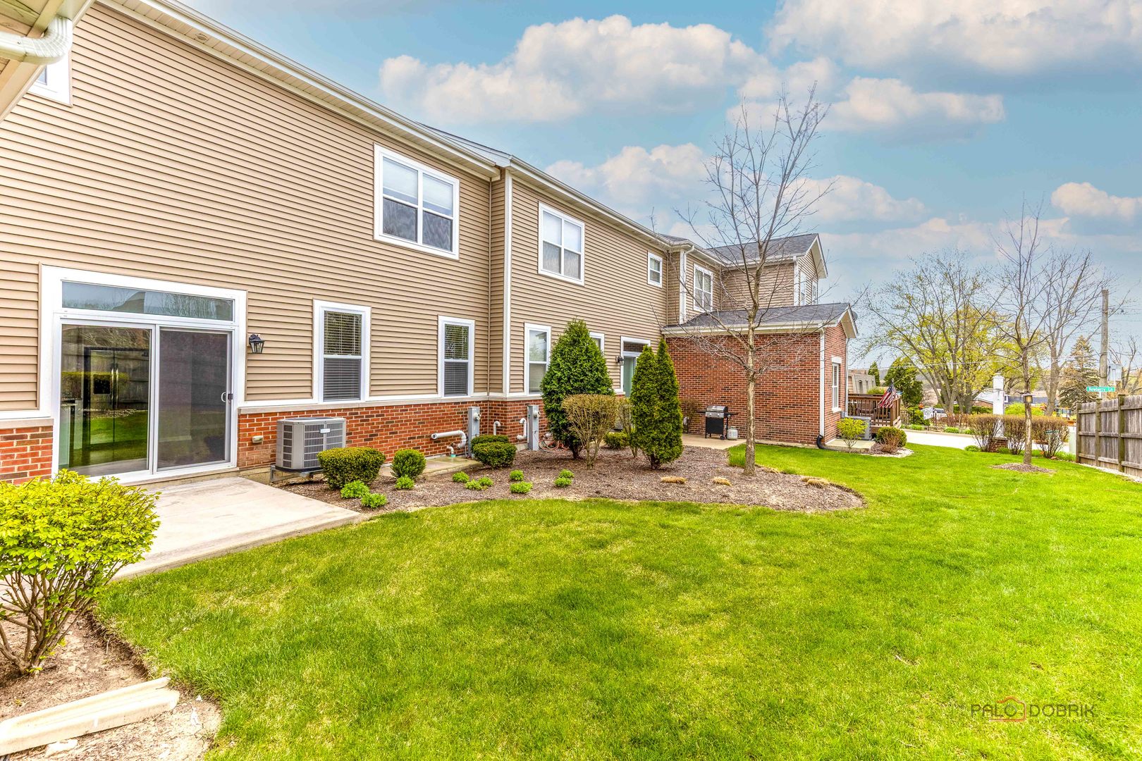 2390 N Newberry Lane, Palatine, IL 60074