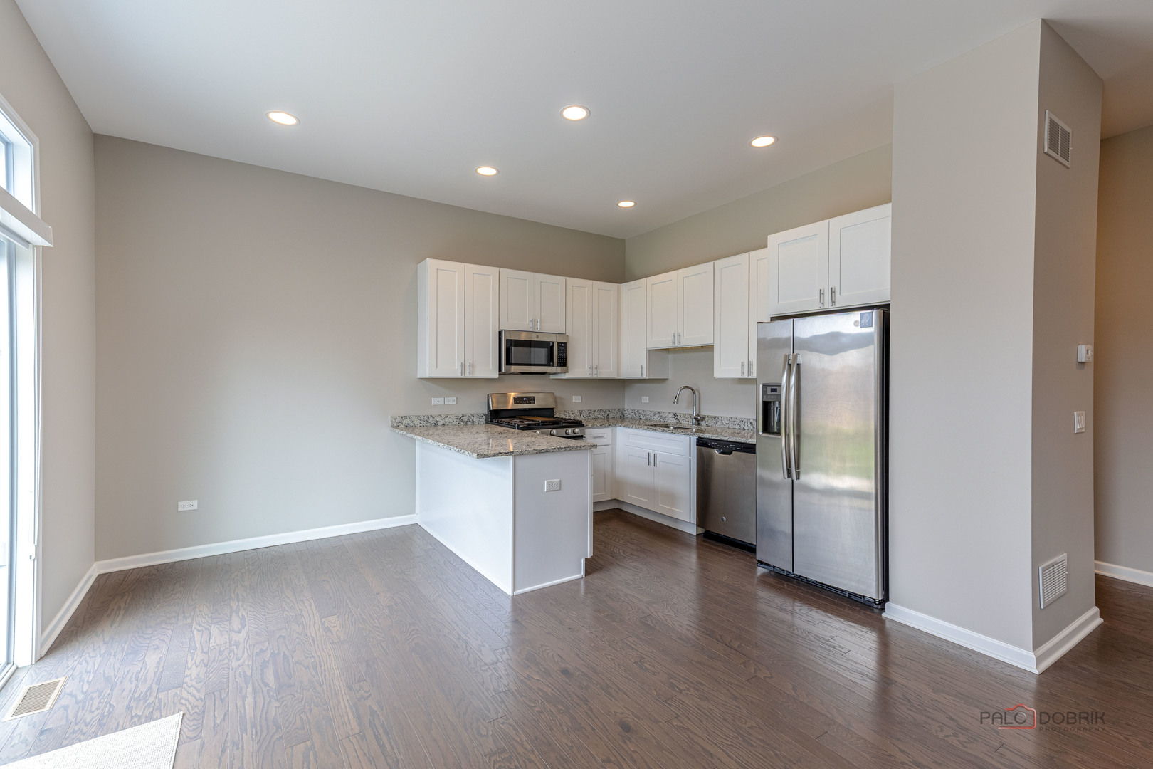 2390 N Newberry Lane, Palatine, IL 60074