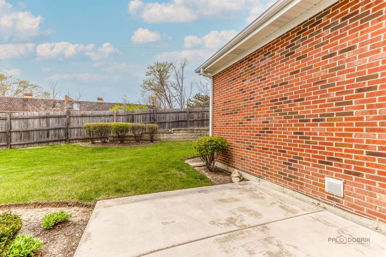 2390 N Newberry Lane, Palatine, IL 60074