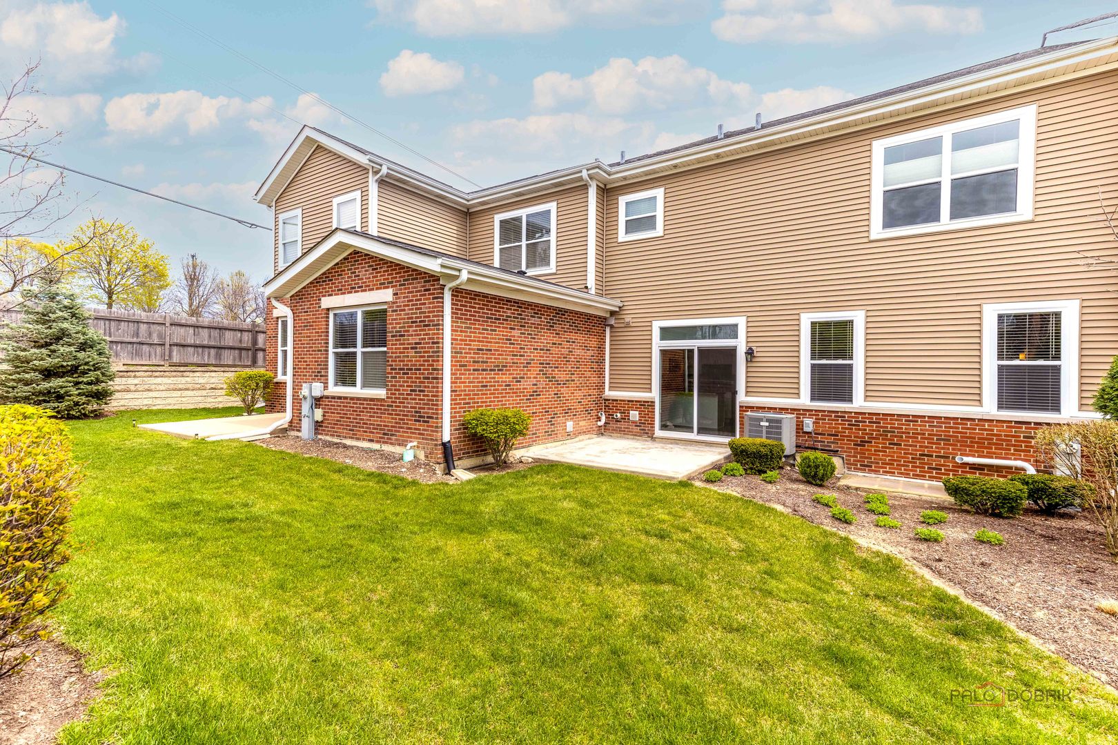 2390 N Newberry Lane, Palatine, IL 60074