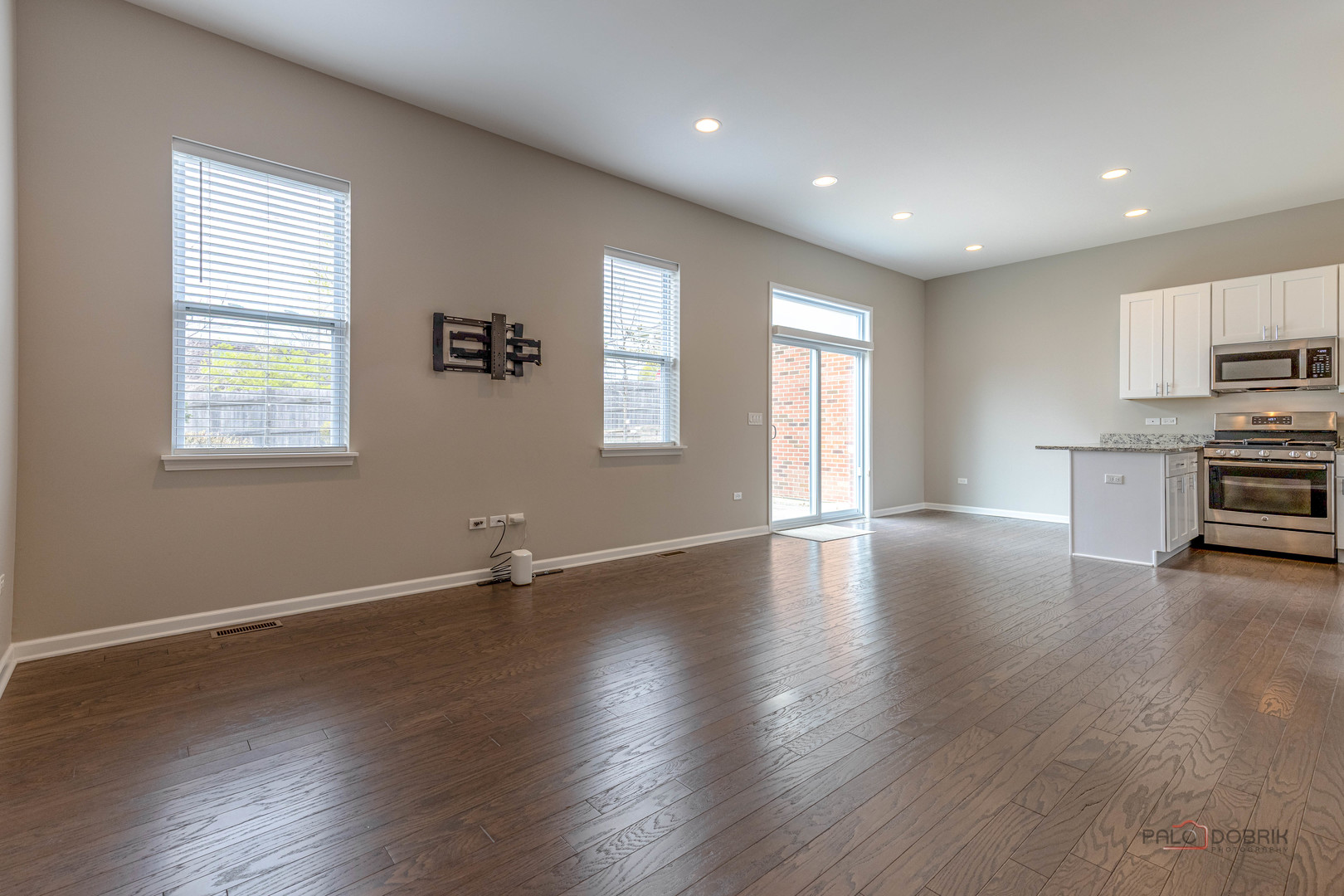 2390 N Newberry Lane, Palatine, IL 60074