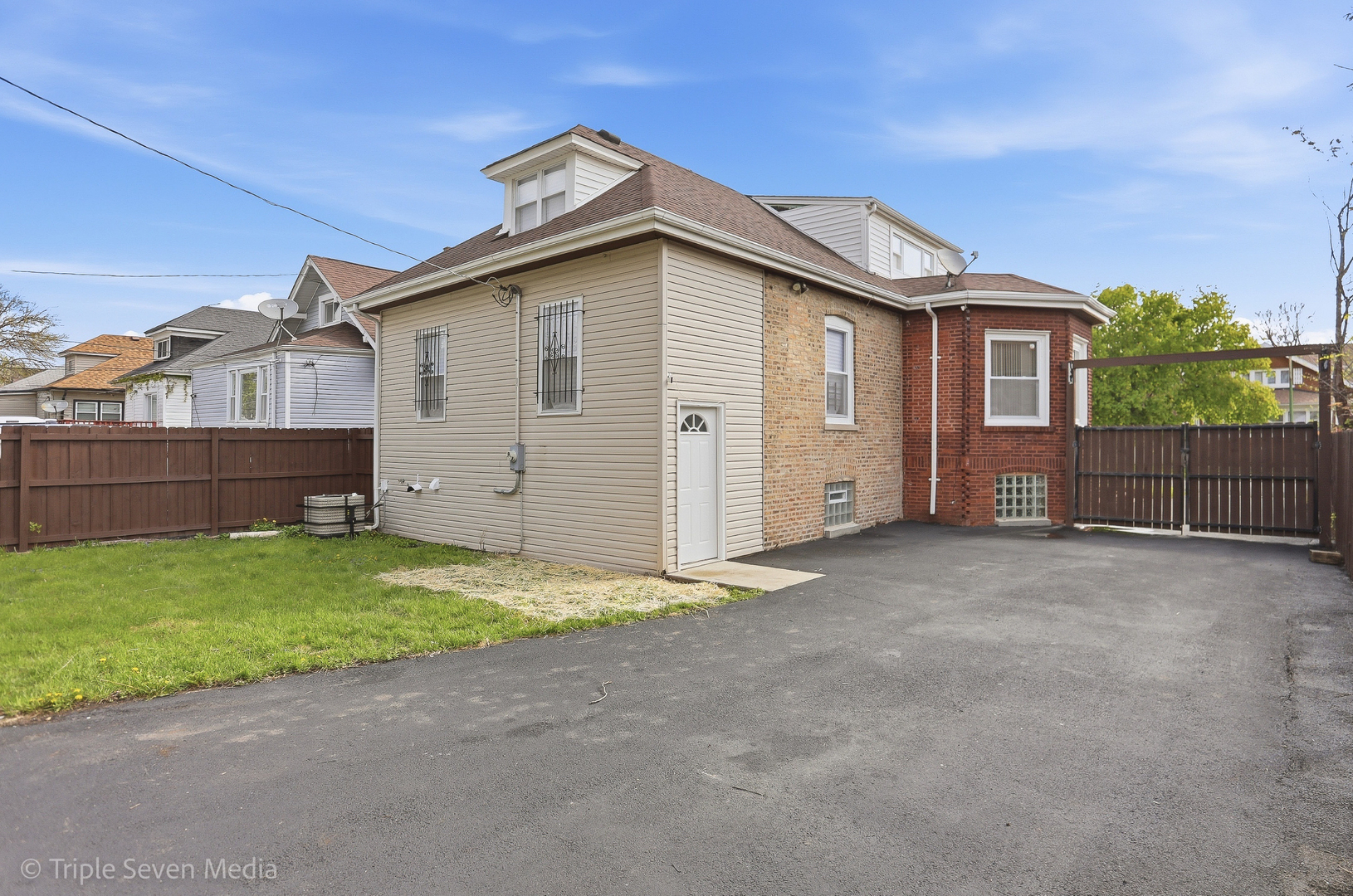 11326 S Parnell Avenue, Chicago, IL 60628