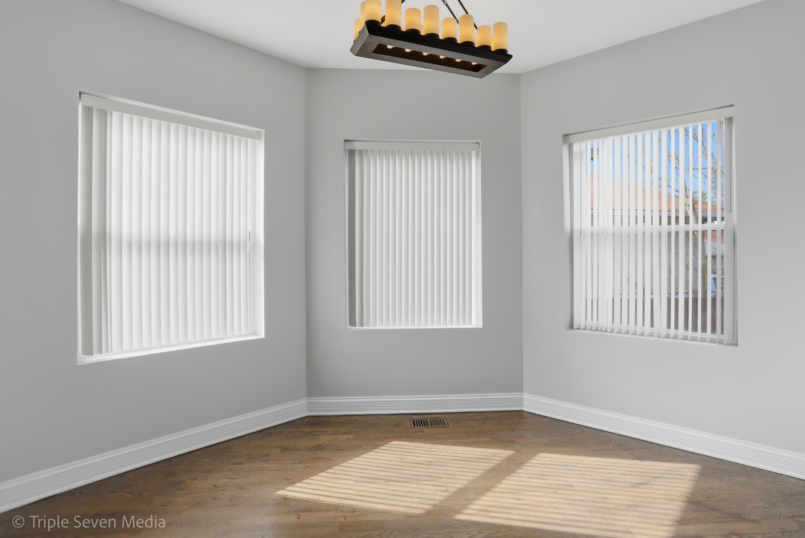 11326 S Parnell Avenue, Chicago, IL 60628