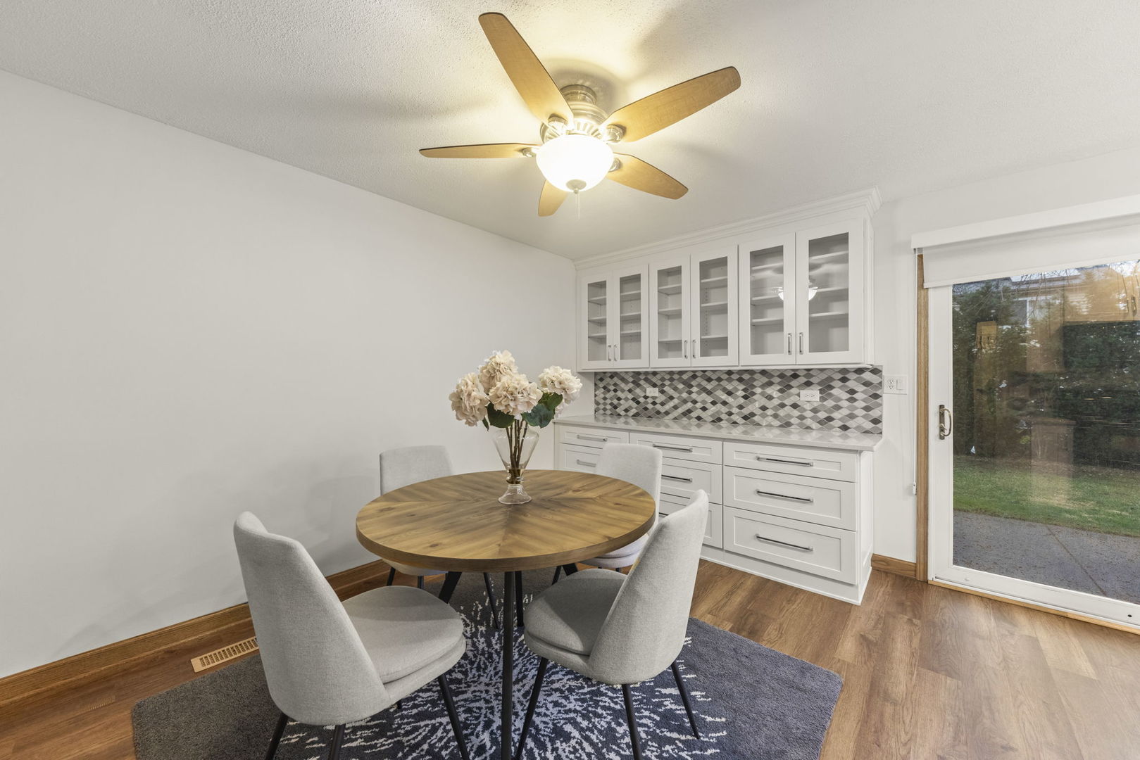 2355 Sunnydale Drive, Woodridge, IL 60517