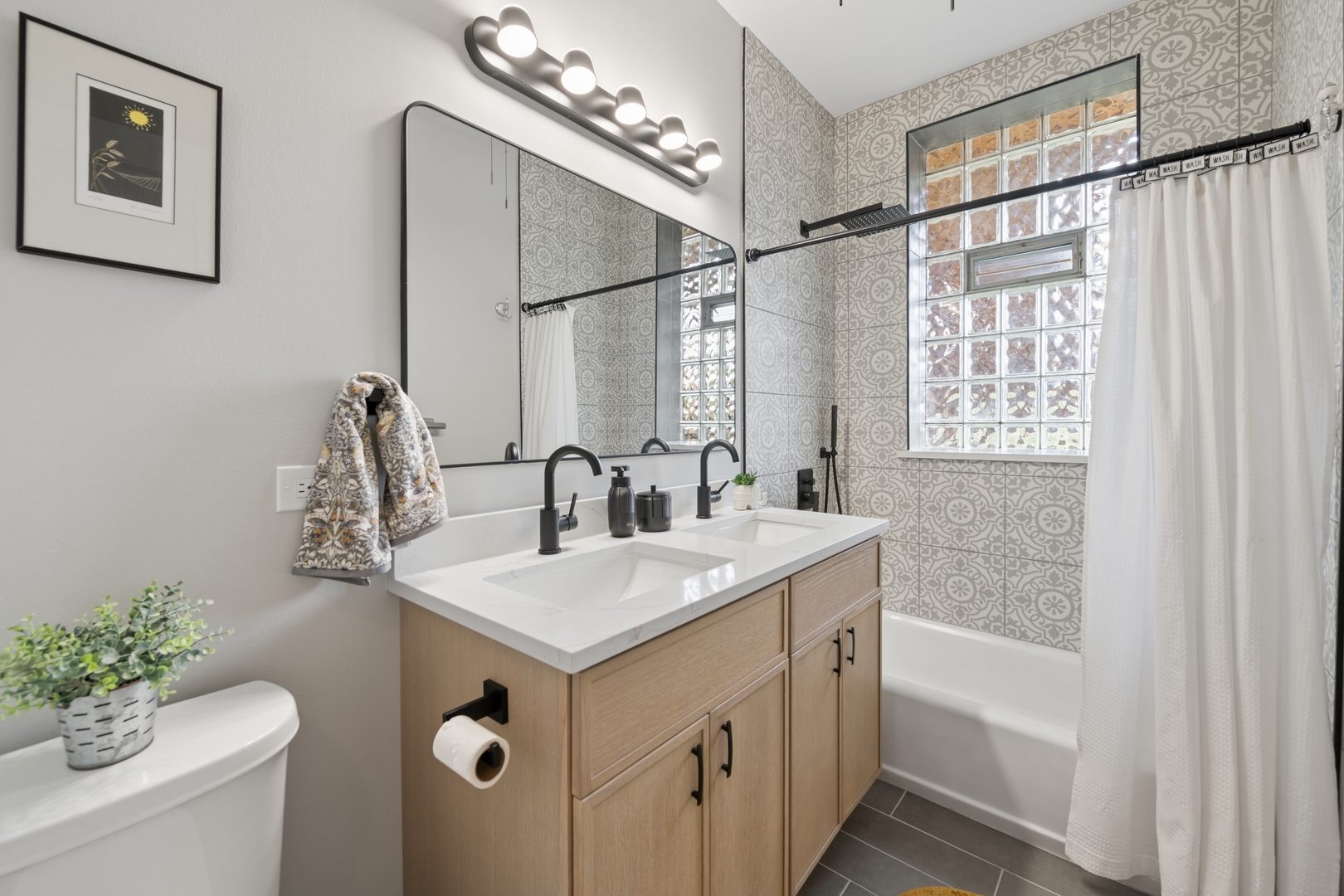 923 E 61st Street #2, Chicago, IL 60637