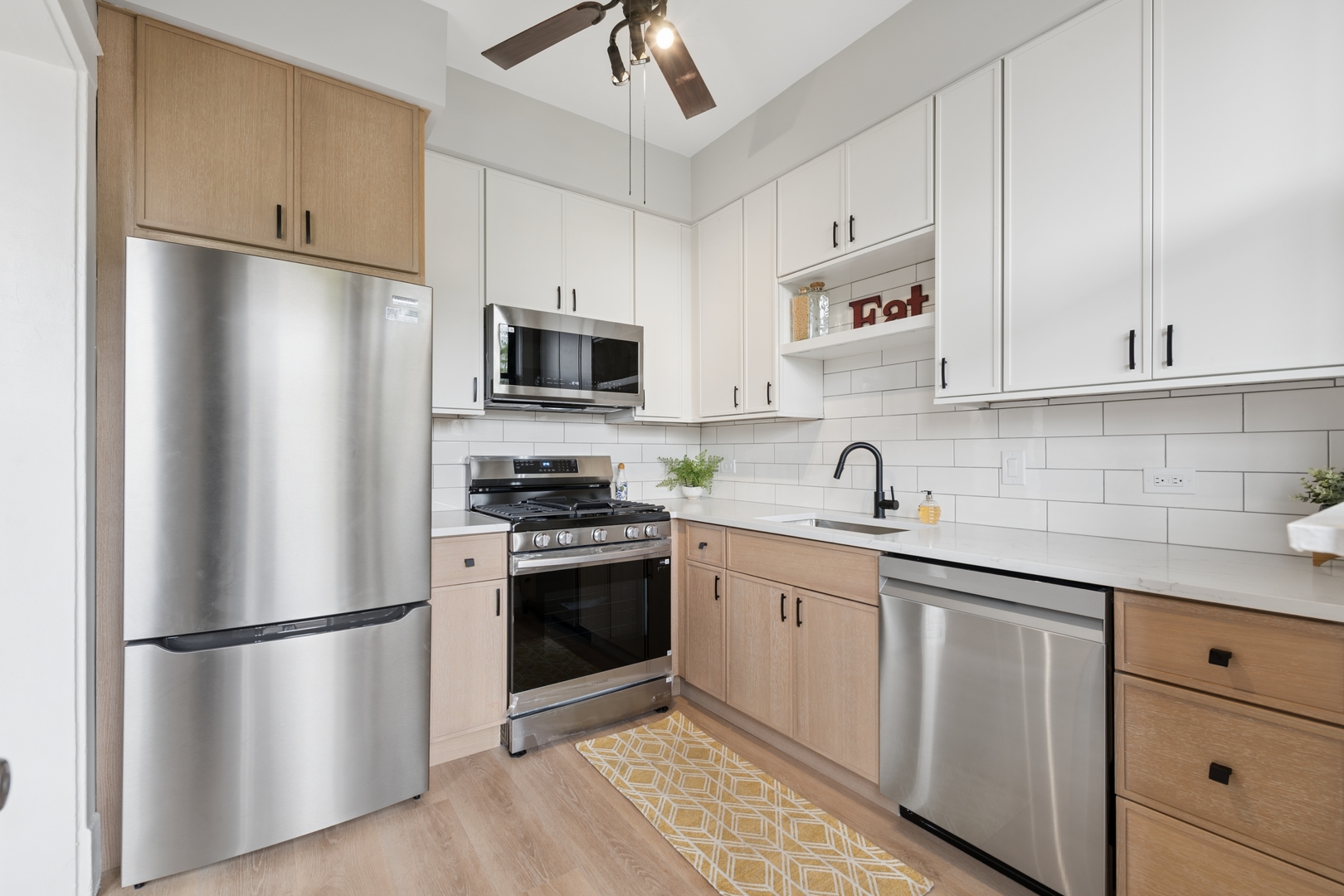 923 E 61st Street #2, Chicago, IL 60637