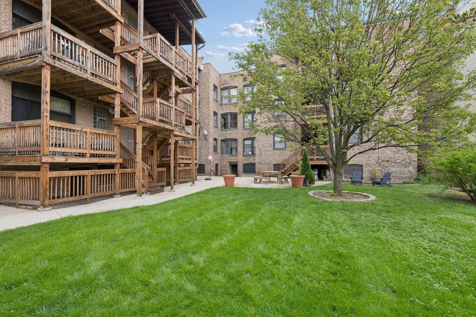 923 E 61st Street #2, Chicago, IL 60637