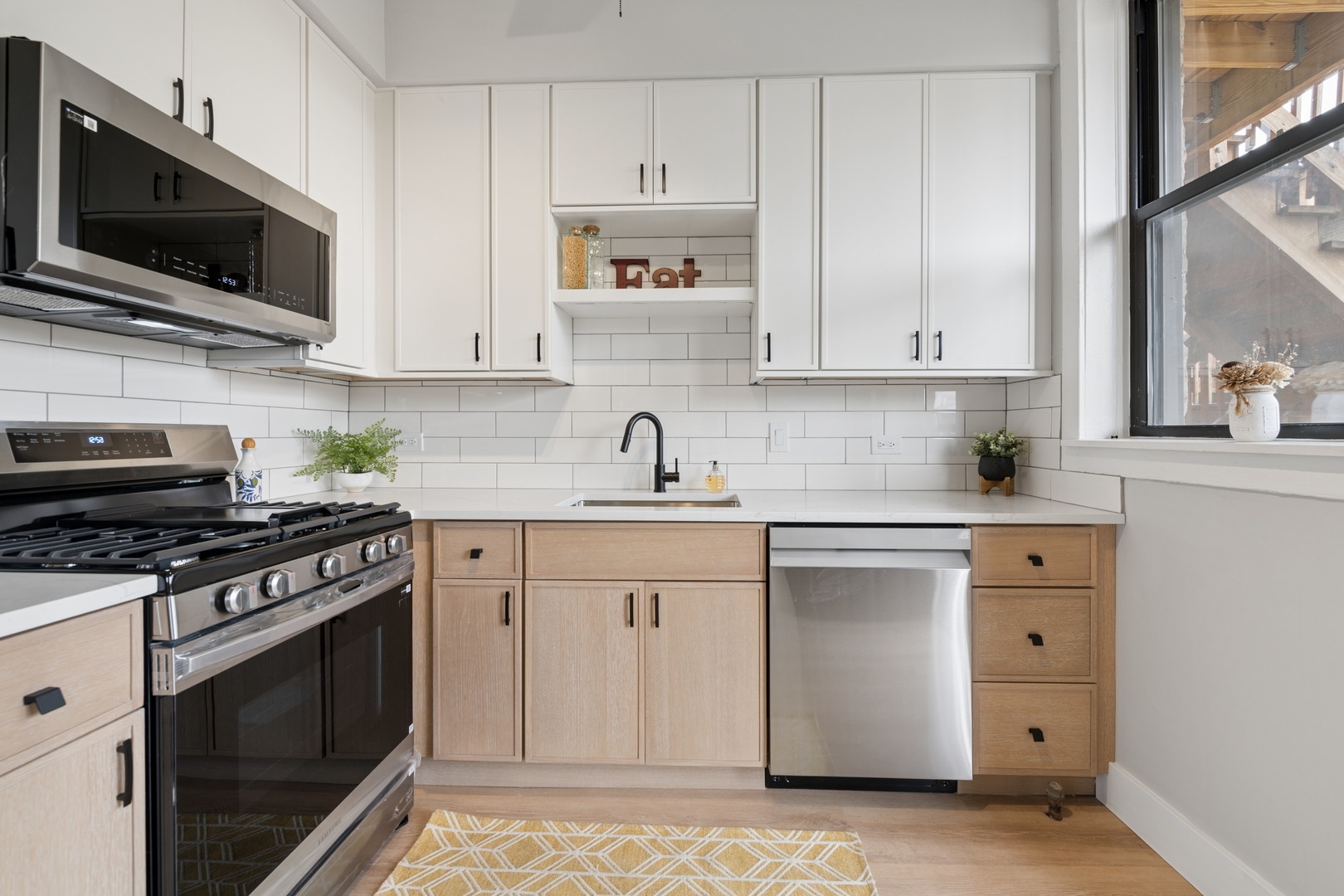 923 E 61st Street #2, Chicago, IL 60637