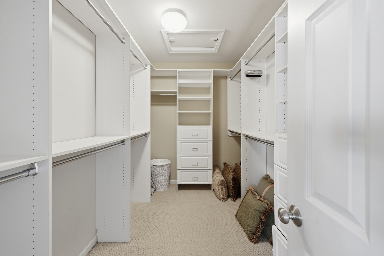 243 Garden Drive, Elgin, IL 60124