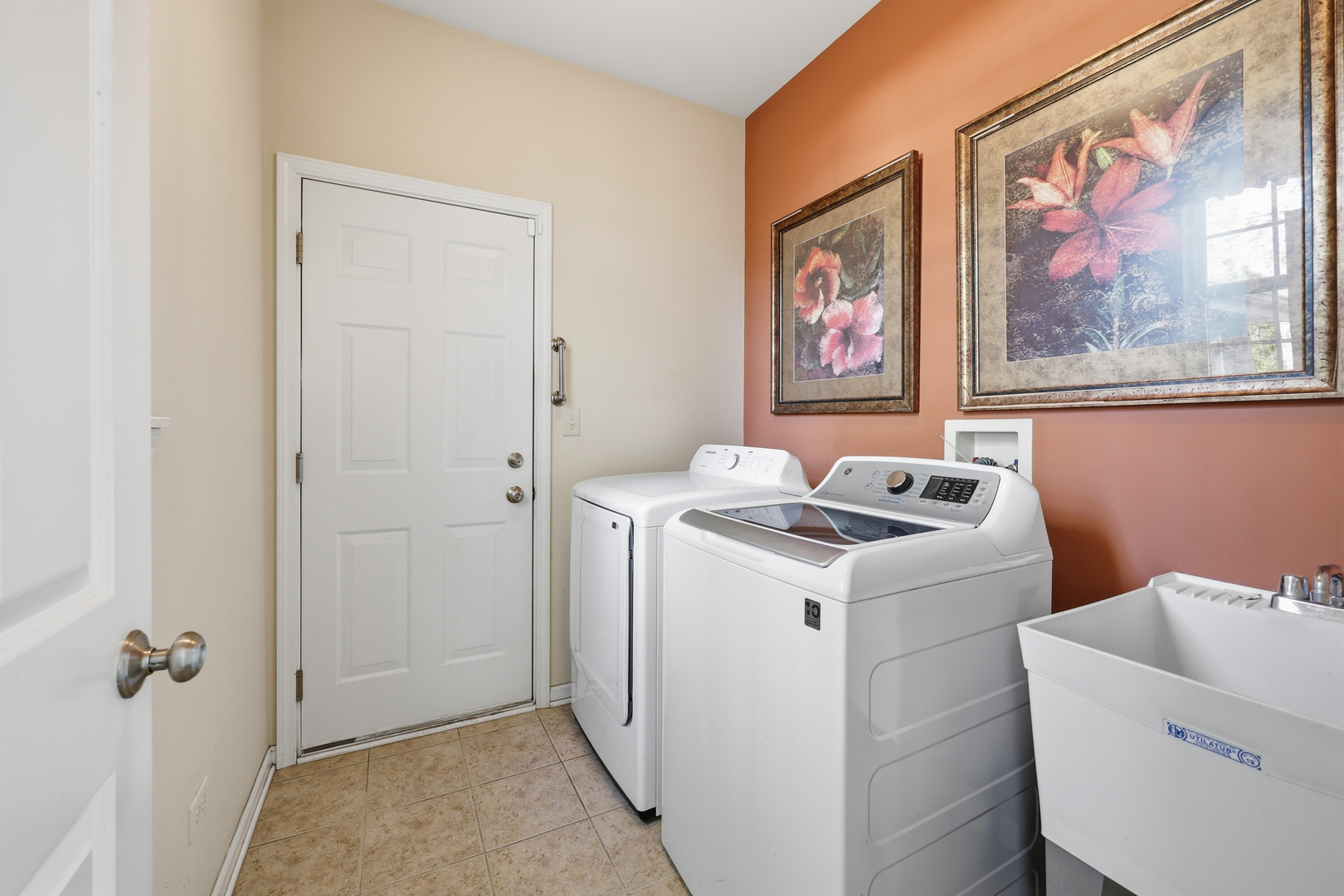 243 Garden Drive, Elgin, IL 60124