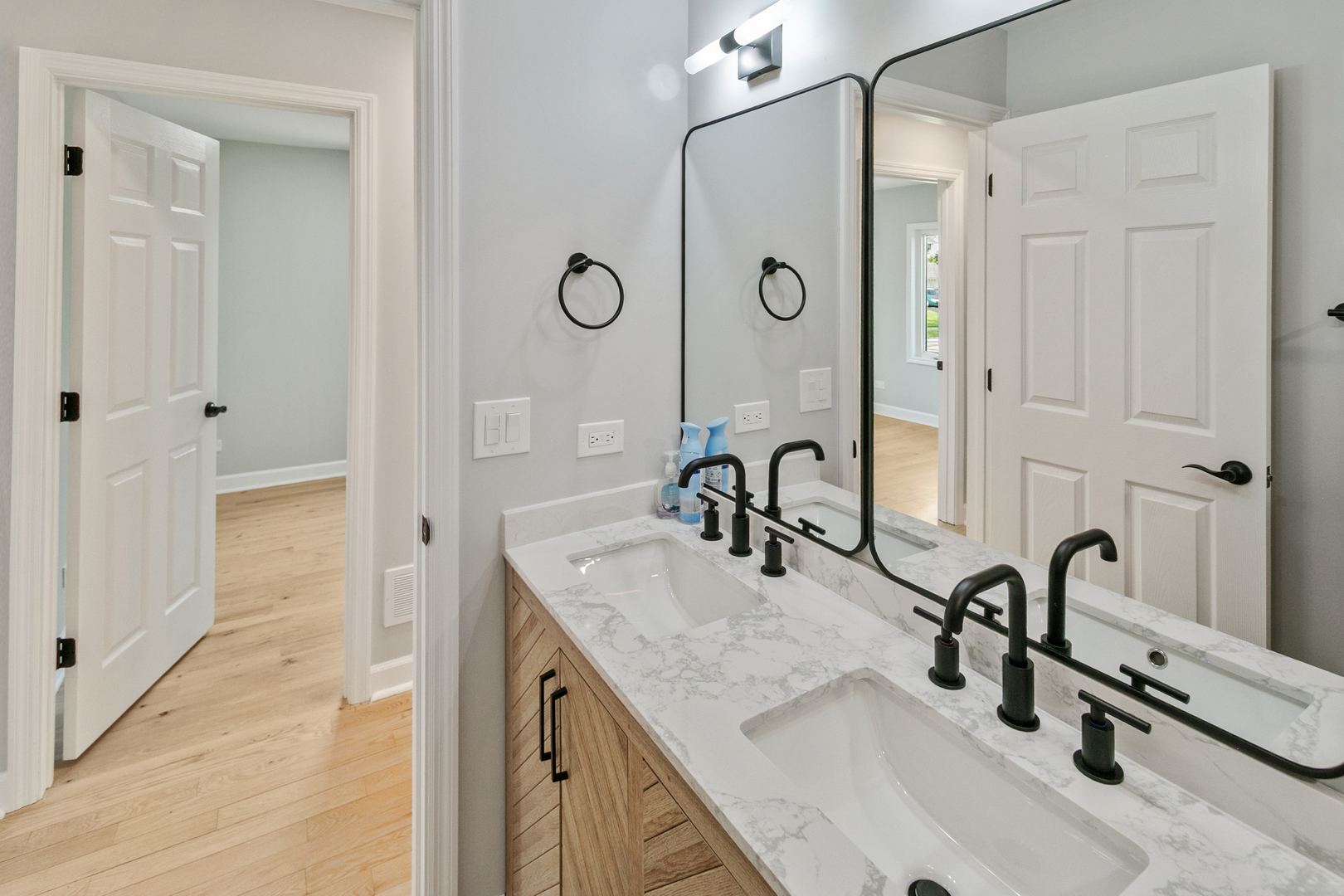 2824 Jonquil Lane, Woodridge, IL 60517