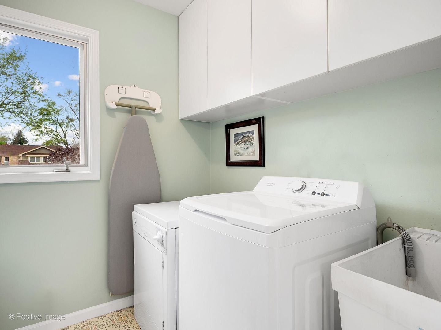 517 Renn Court, Wheaton, IL 60187