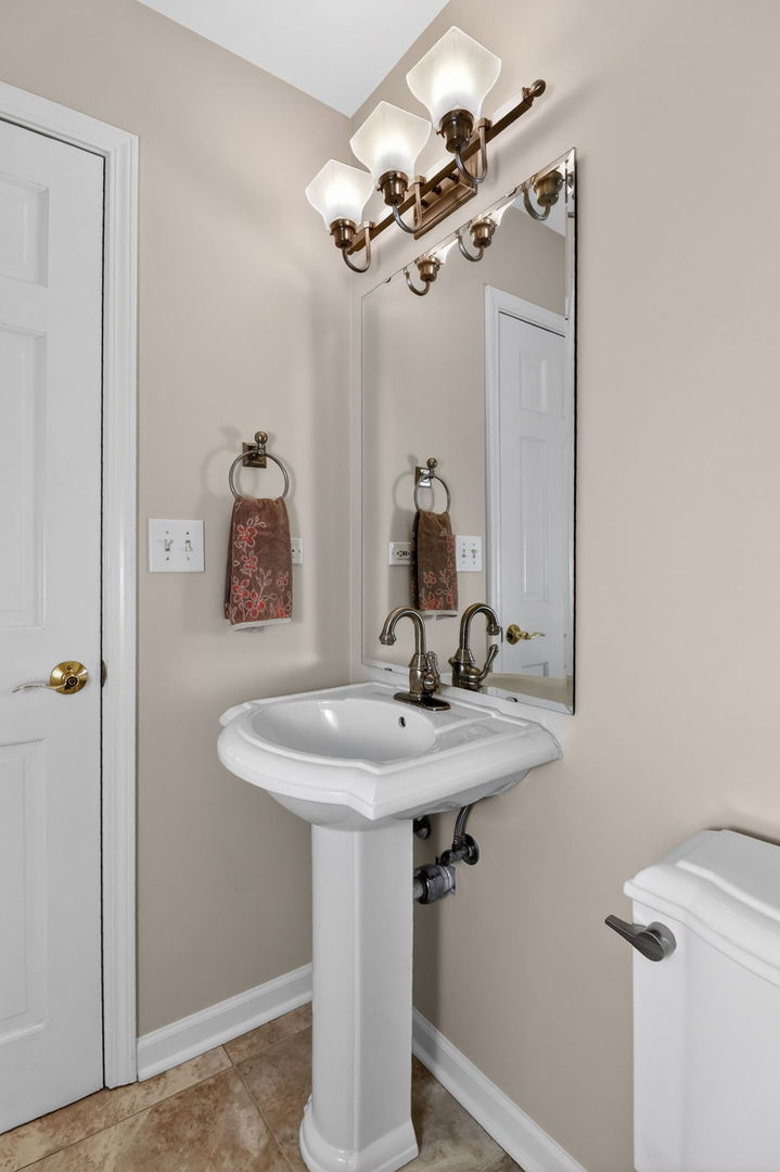 1212 Richfield Court, Woodridge, IL 60517