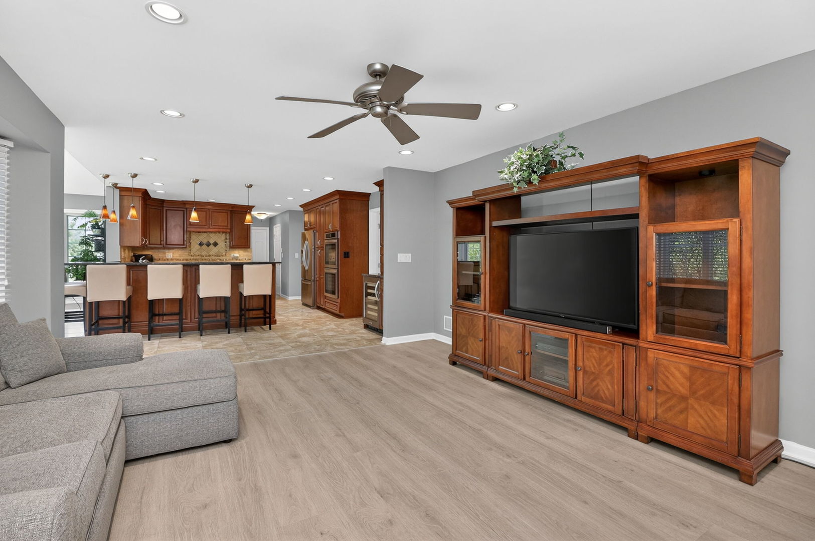 1212 Richfield Court, Woodridge, IL 60517