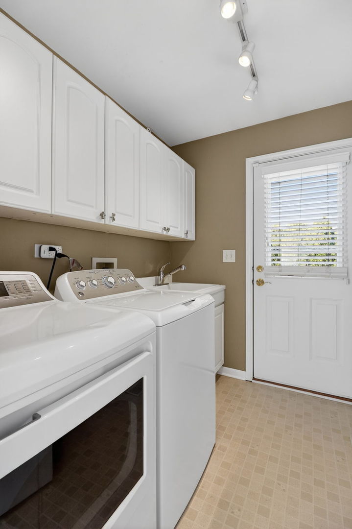 1212 Richfield Court, Woodridge, IL 60517