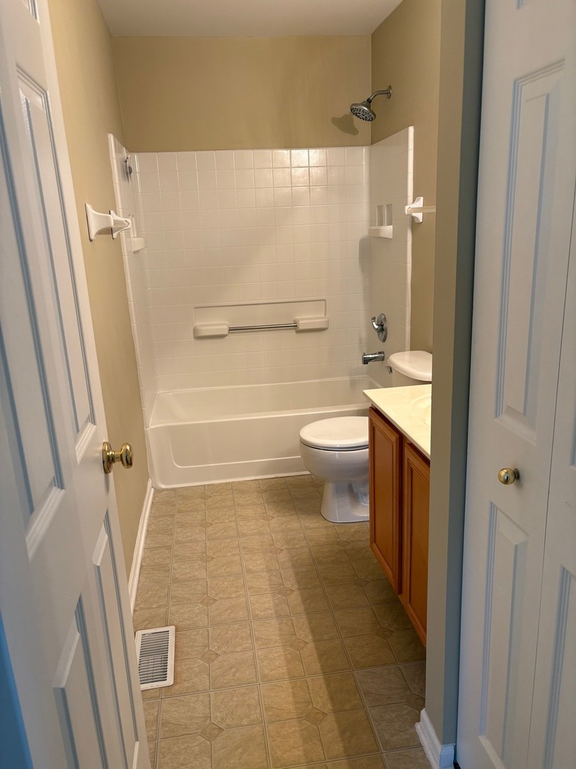 2419 Oakfield Court #2419, Aurora, IL 60503