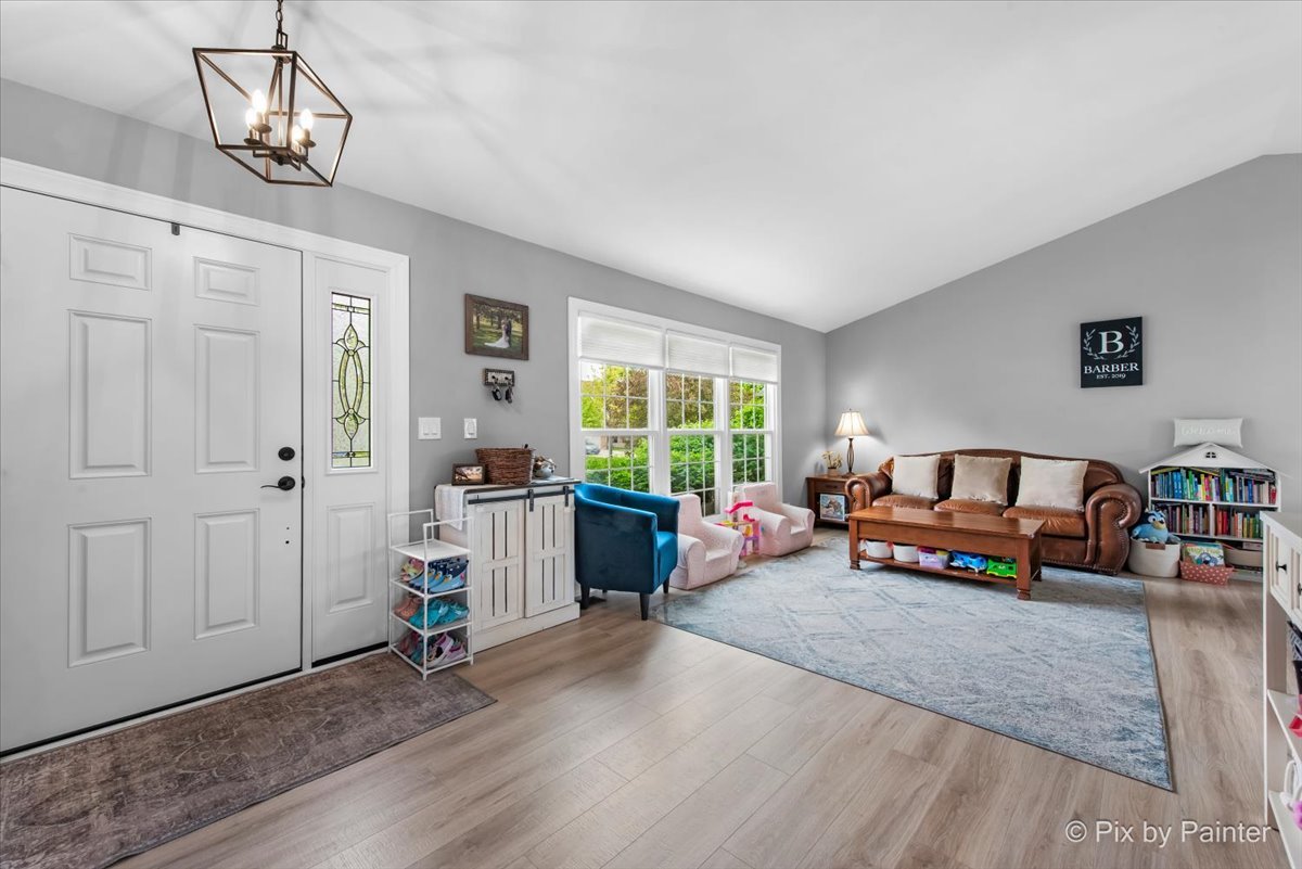 113 N Bristol Drive, Bloomingdale, IL 60108