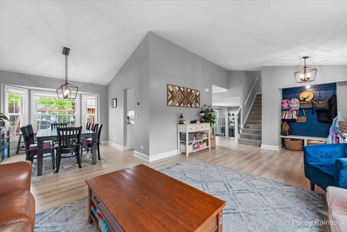 113 N Bristol Drive, Bloomingdale, IL 60108