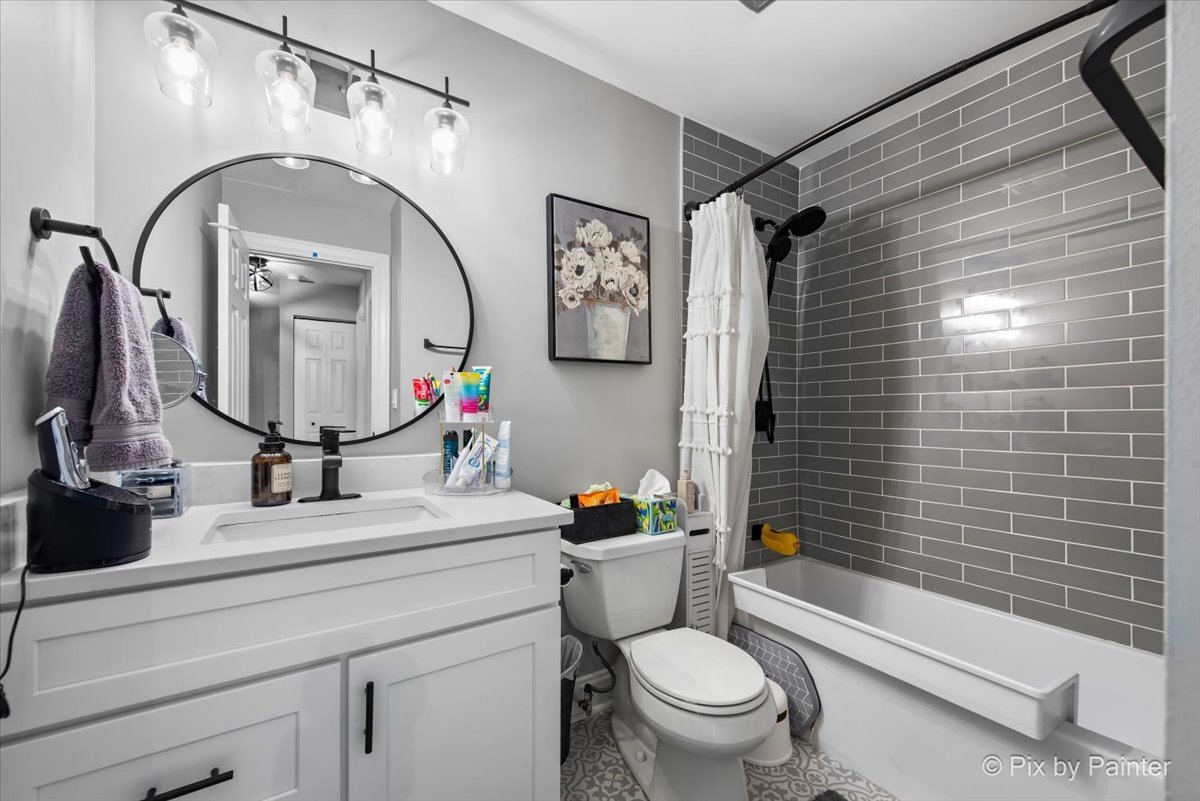 113 N Bristol Drive, Bloomingdale, IL 60108