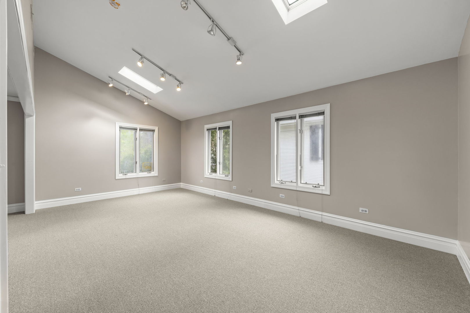 610 N Washington Street #2-1, Naperville, IL 60563