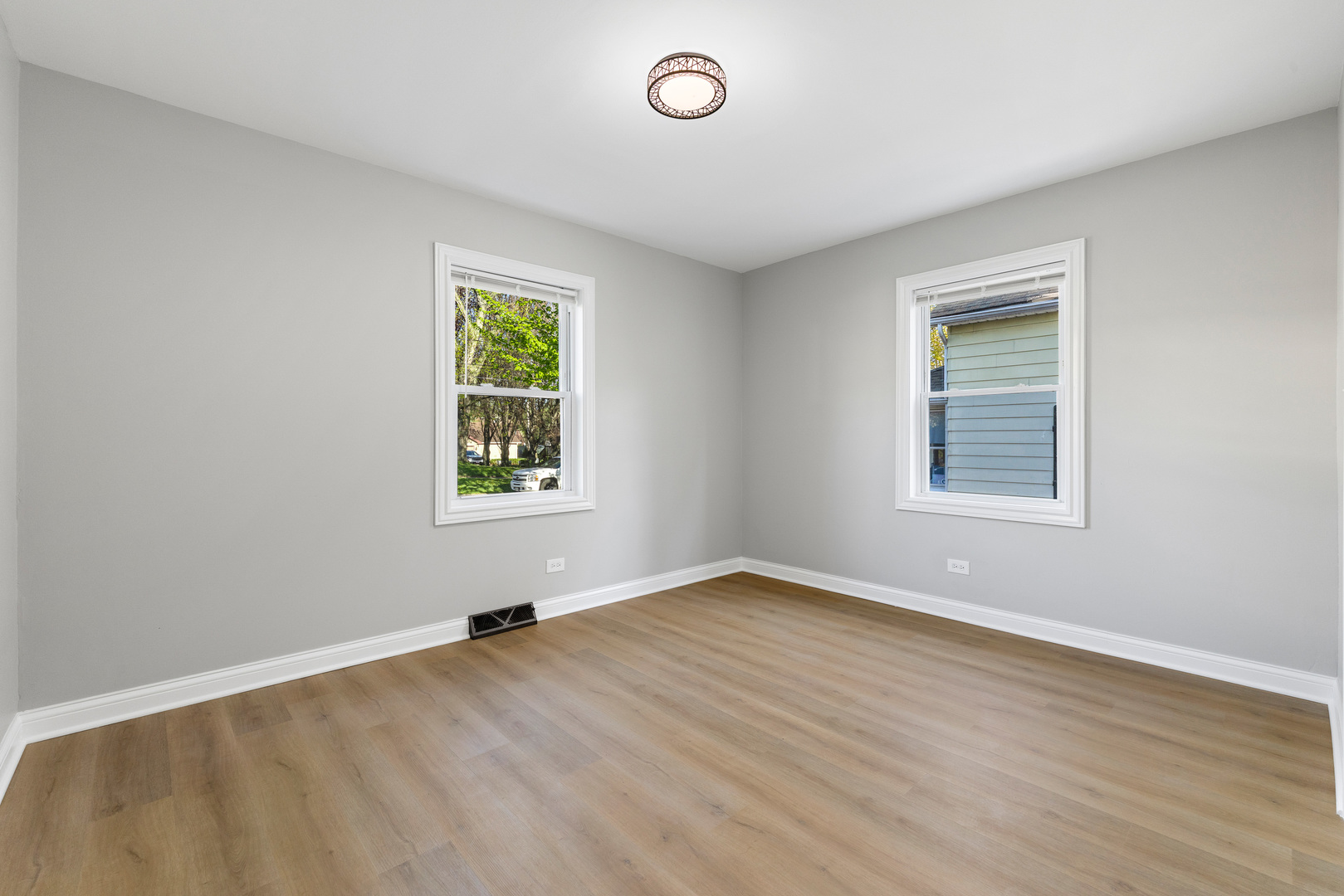 22 N 12th Street, St. Charles, IL 60174