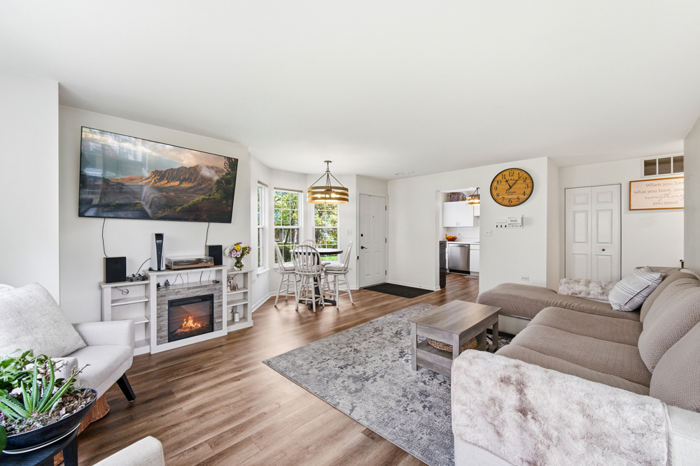 1650 Grove Avenue #A, Schaumburg, IL 60193